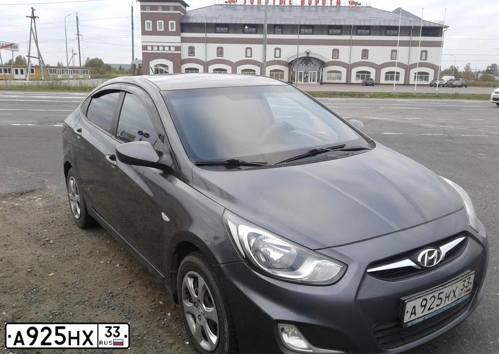 Фото автомобиля HYUNDAI SOLARIS, 2013 — госномер А925НХ33. Цвет: ЧЕРНО-СЕРЫЙ