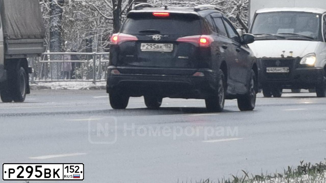 Фото автомобиля TOYOTA RAV4, 2018 — госномер Р295ВК152. Цвет: ЧЕРНЫЙ МЕТАЛЛИК