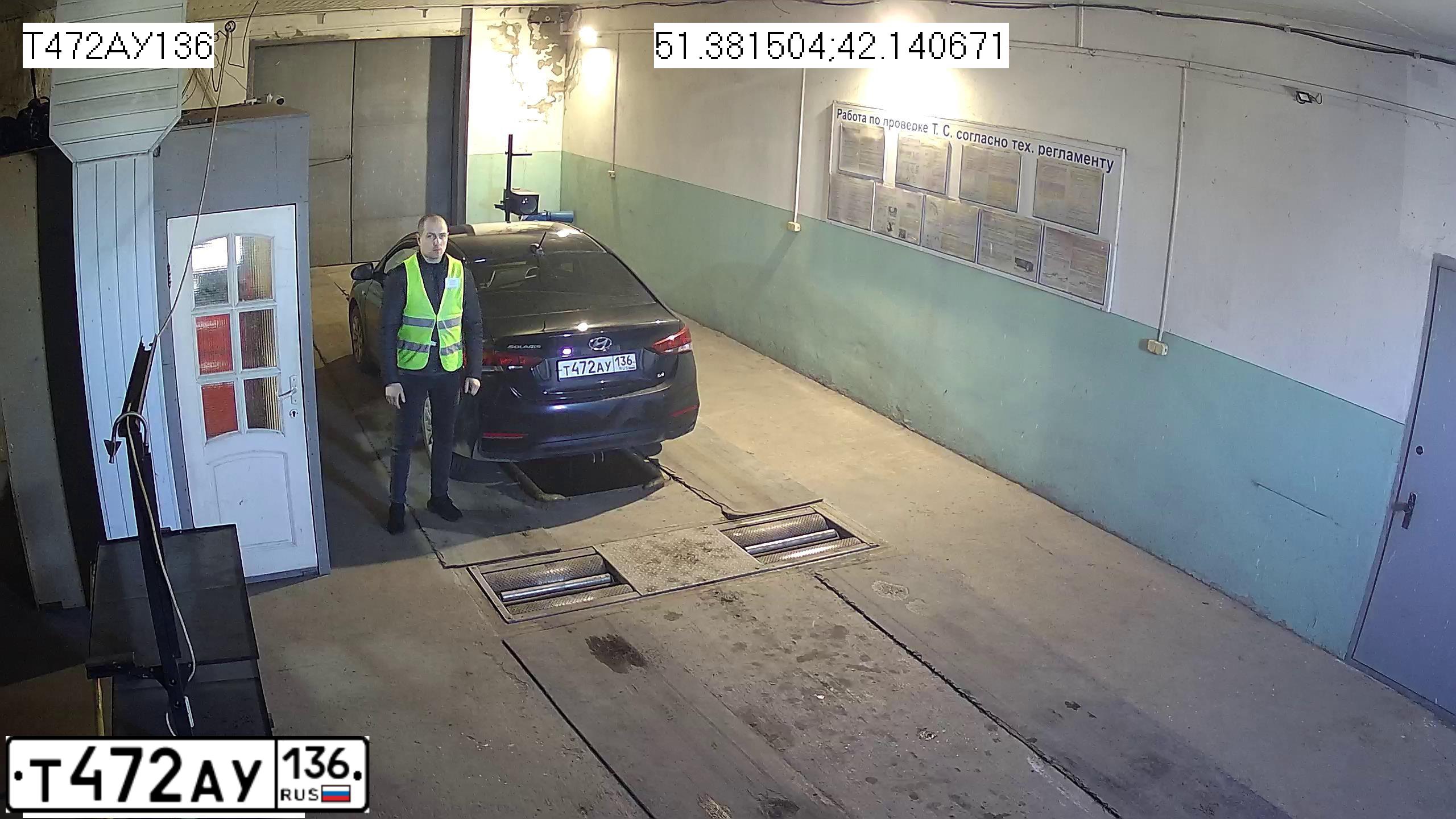 Фото автомобиля HYUNDAI SOLARIS, 2017 — госномер Т472АУ136. Цвет: ЧЕРНЫЙ