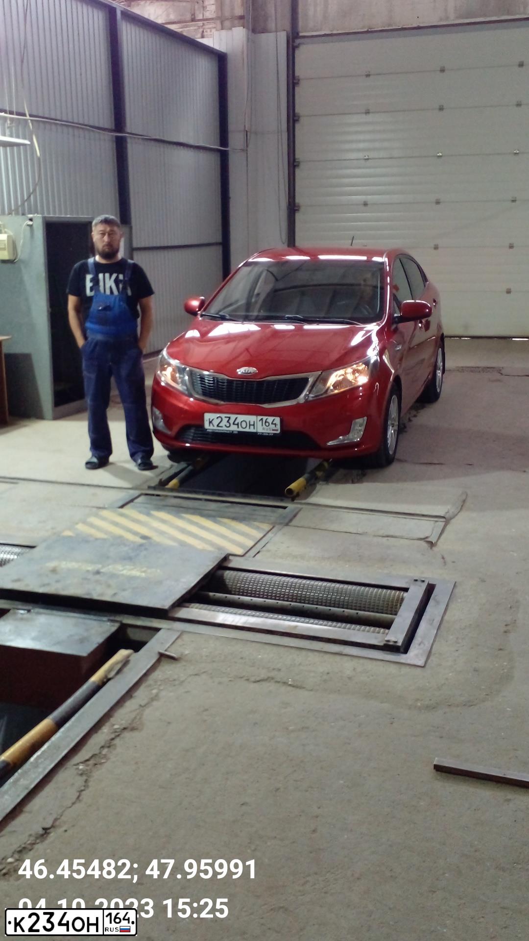 Фото автомобиля KIA RIO, 2013 — госномер Е561КХ71. Цвет: Красный