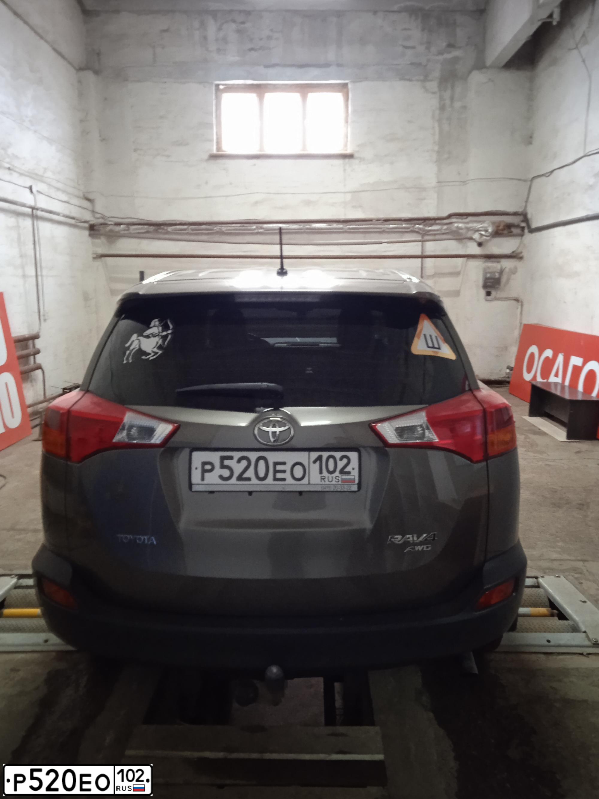 Фото автомобиля TOYOTA RAV4, 2013 — госномер Р520ЕО102. Цвет: БРОНЗОВЫЙ
