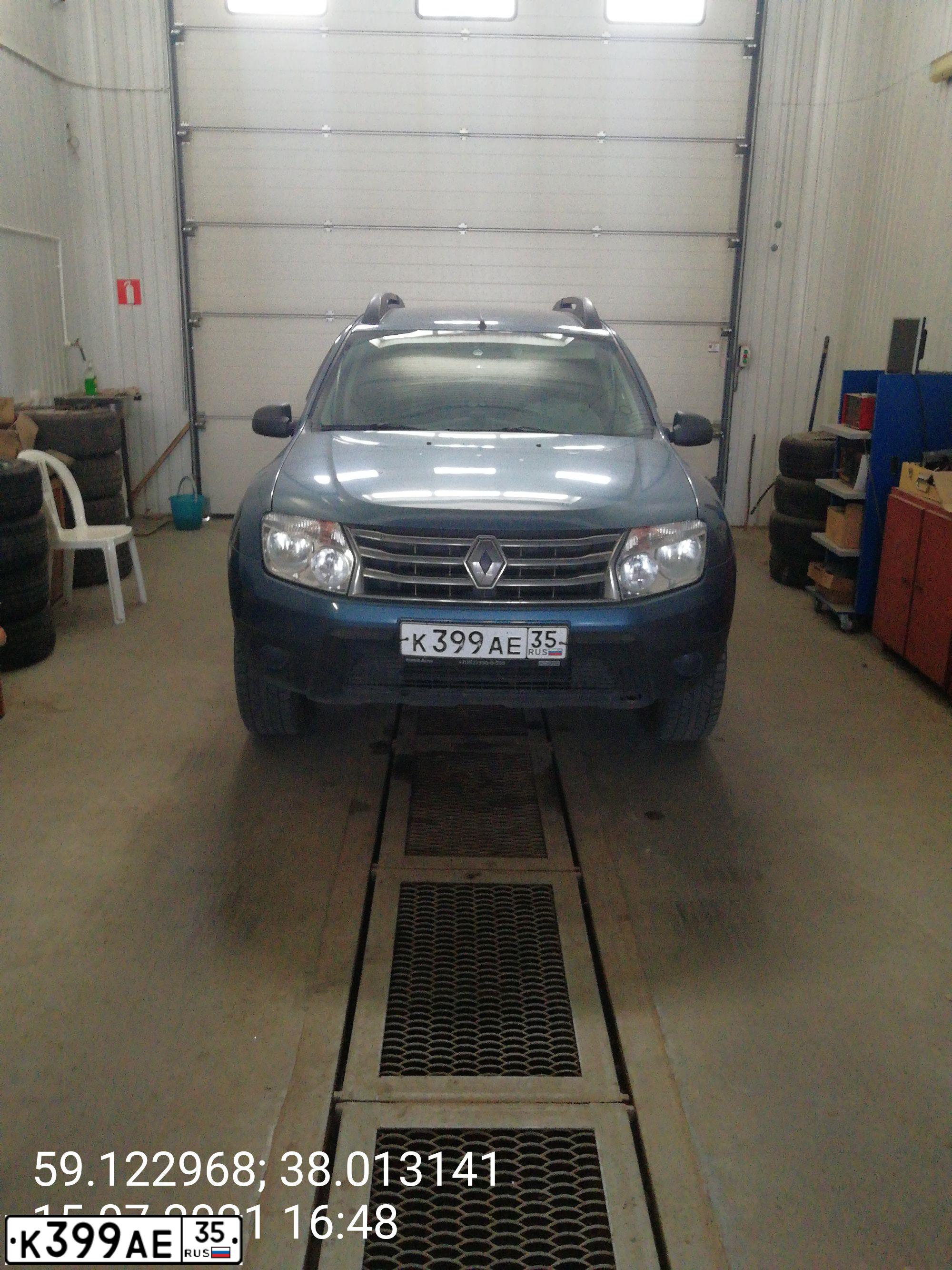 Фото автомобиля RENAULT DUSTER, 2014 — госномер К399АЕ35. Цвет: синий