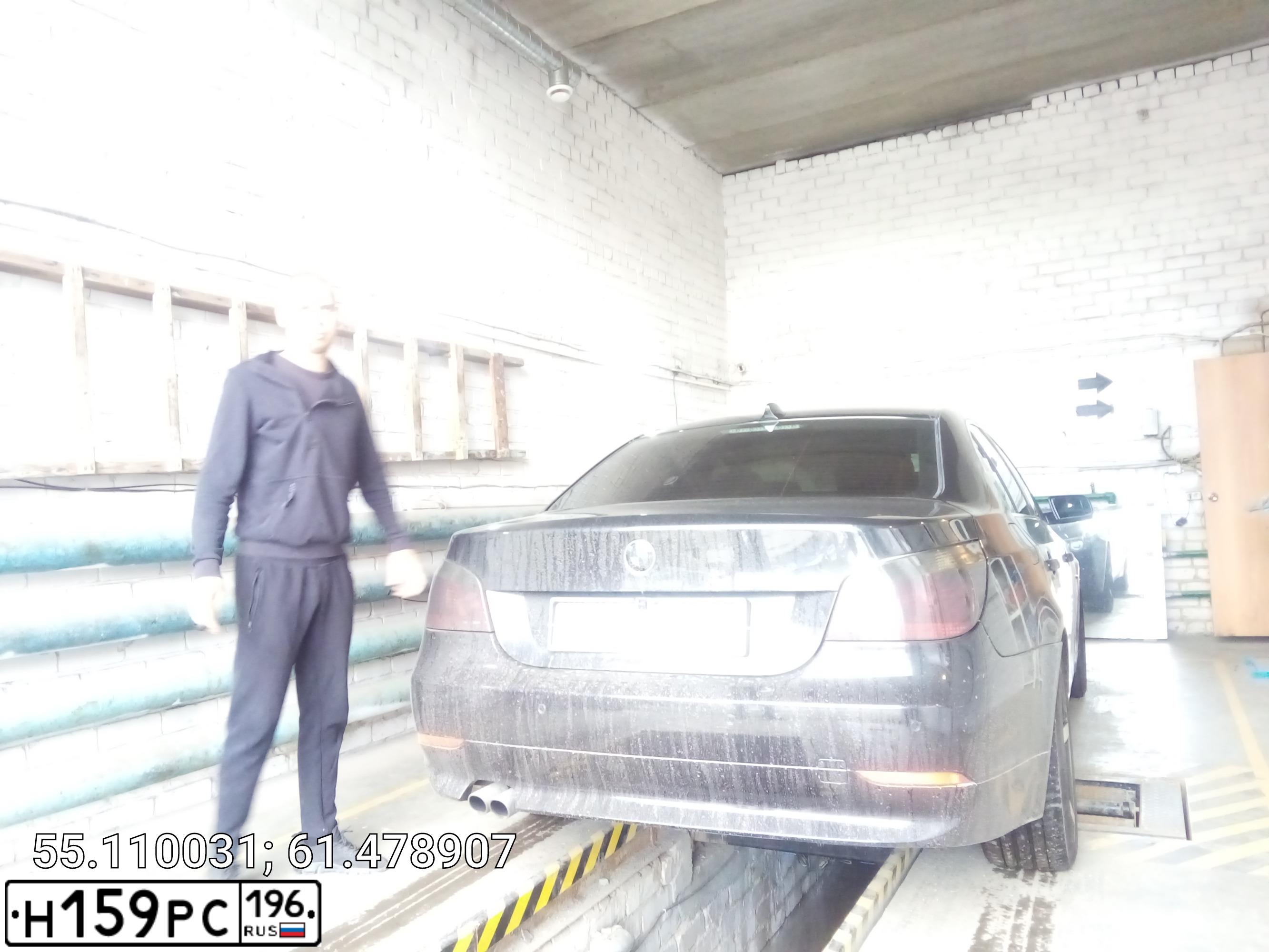Фото автомобиля БМВ 525XI, 2006 — госномер Х230АК196. Цвет: ЧЕРНЫЙ