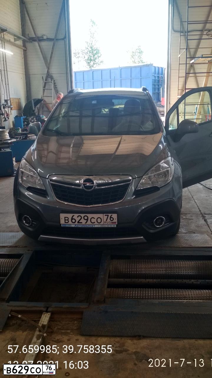 Фото автомобиля OPEL MOKKA, 2013 — госномер В629СО76. Цвет: СЕРЫЙ