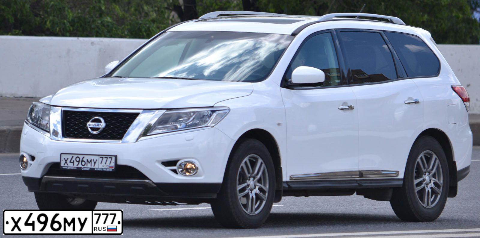 Фото автомобиля NISSAN PATHFINDER, 2014 — госномер Е494ТХ33. Цвет: Белый