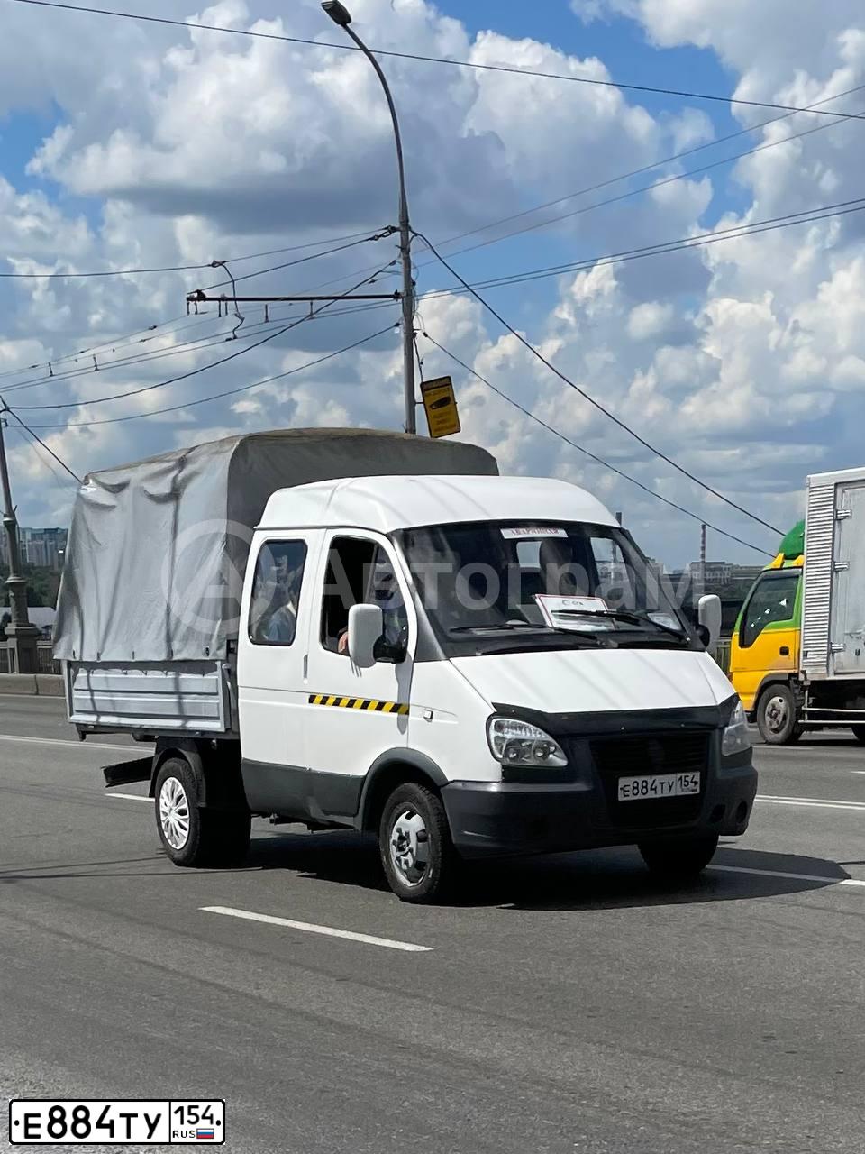Фото автомобиля GAZ 3302 EL, 2006 — госномер Е884ТУ154. Цвет: БЕЛЫЙ