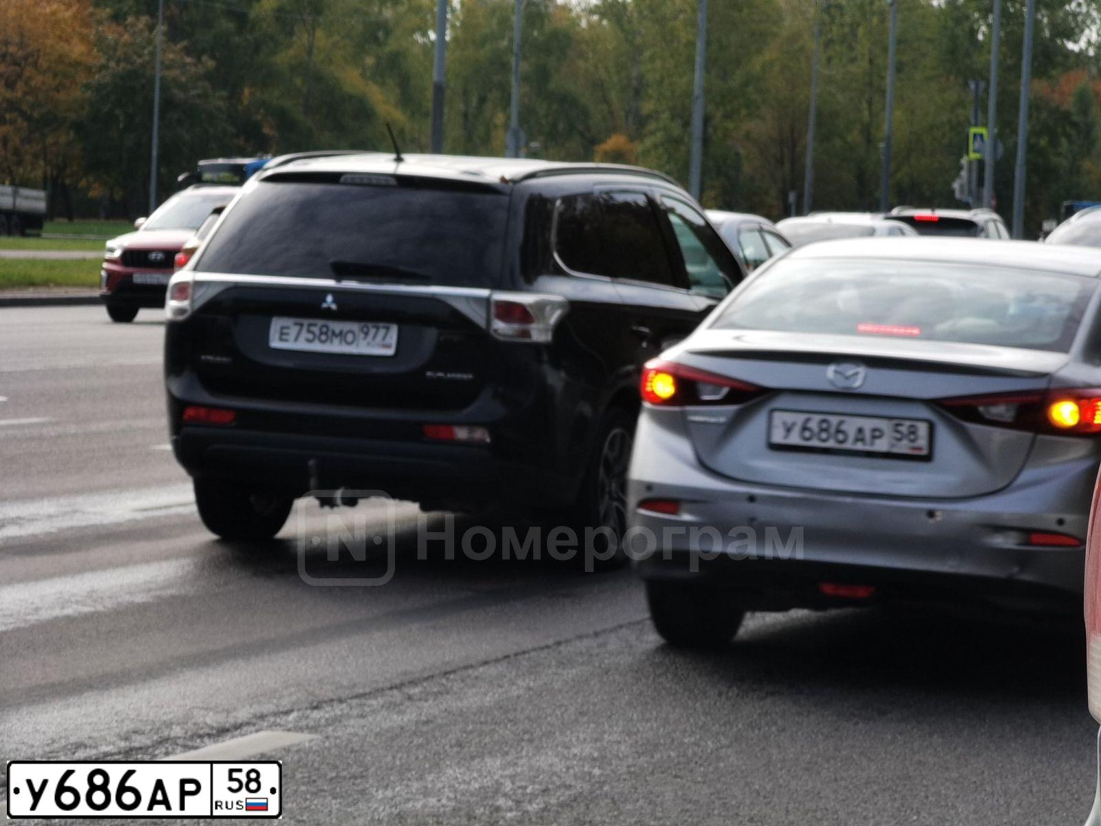 Фото автомобиля MAZDA 3, 2013 — госномер У686АР58. Цвет: Серебристый