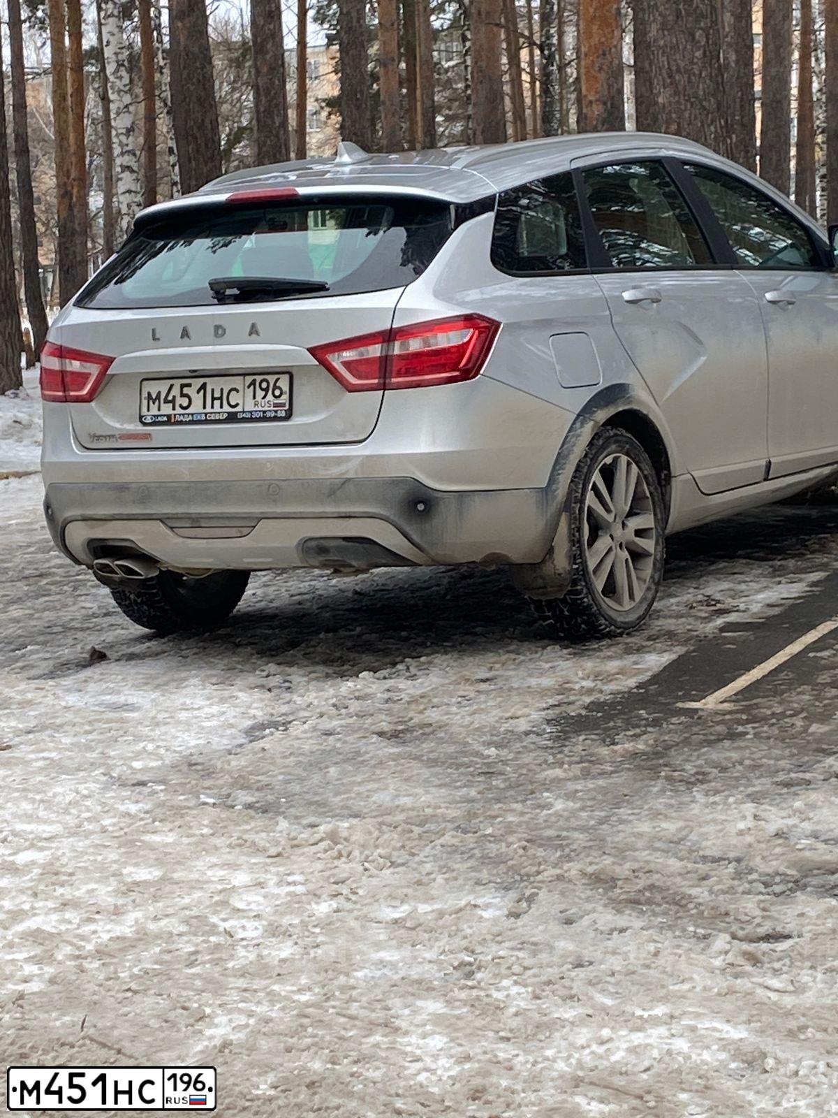 Фото автомобиля LADA VESTA, 2019 — госномер М451НС196. Цвет: СЕРЫЙ