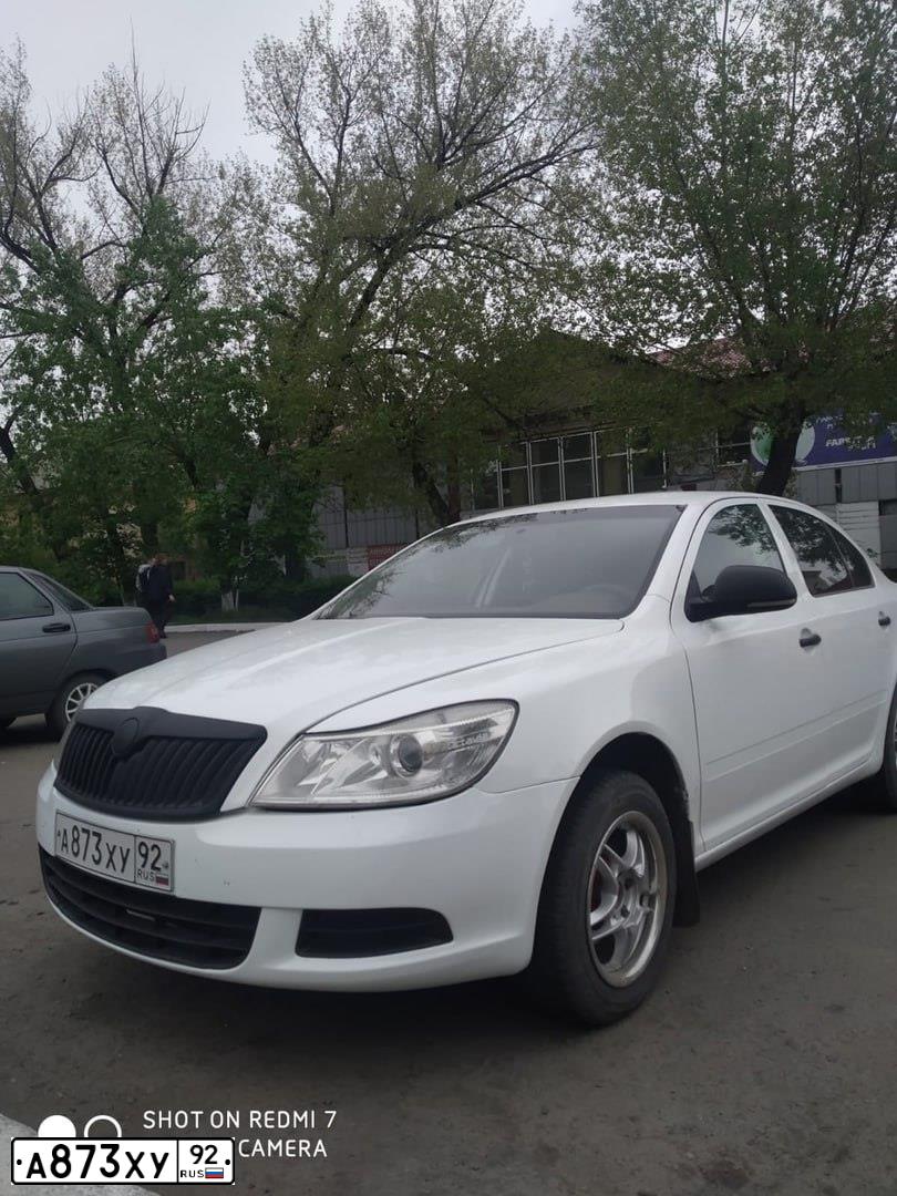 Фото автомобиля SKODA OCTAVIA, 2013 — госномер Х093ВА181. Цвет: ЖЕЛТЫЙ
