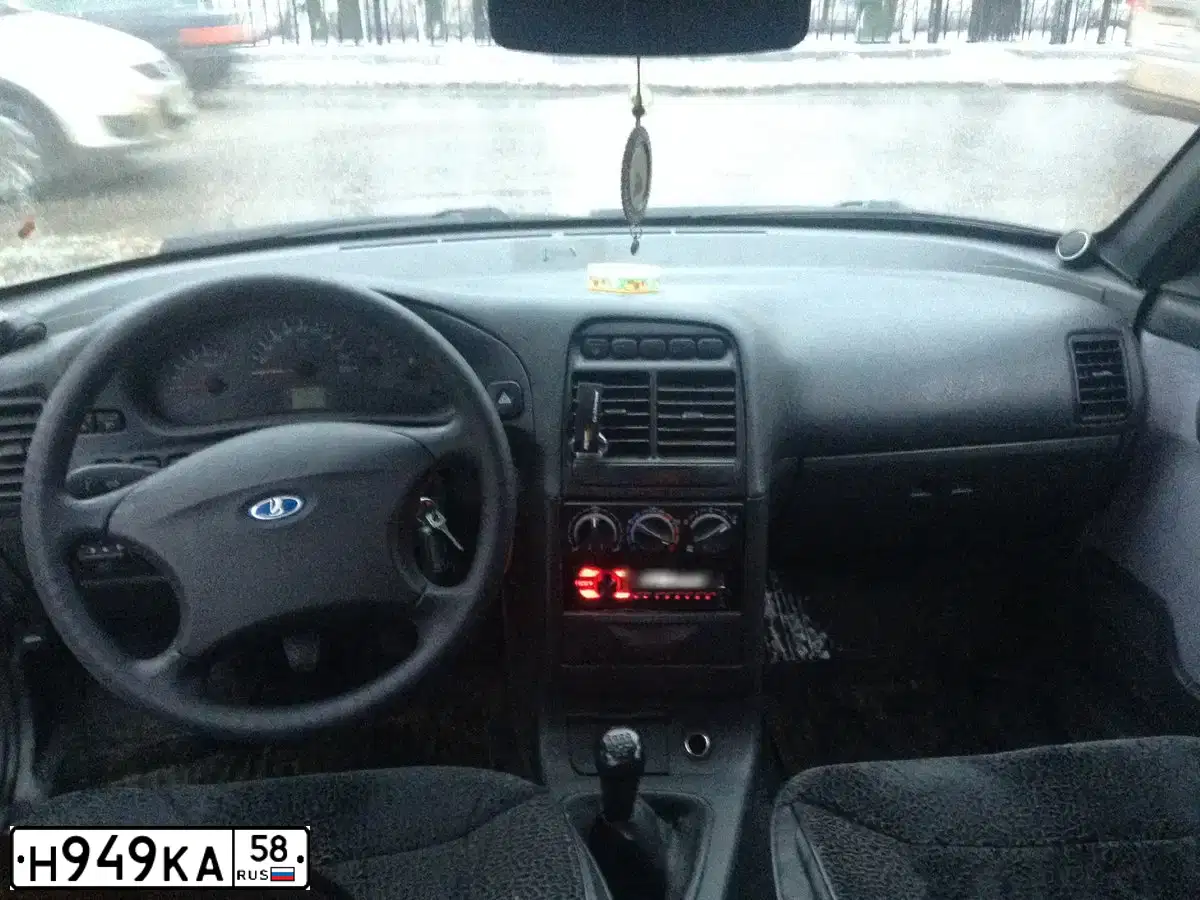 Фото автомобиля НУUNDАI АССЕNТ, 2002 — госномер Н949КА58