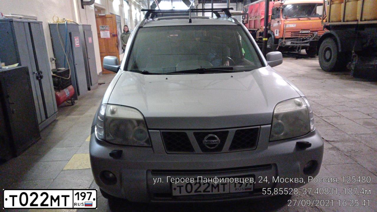Фото автомобиля NISSAN X-TRAIL, 2005 — госномер Т022МТ197. Цвет: СЕРЫЙ
