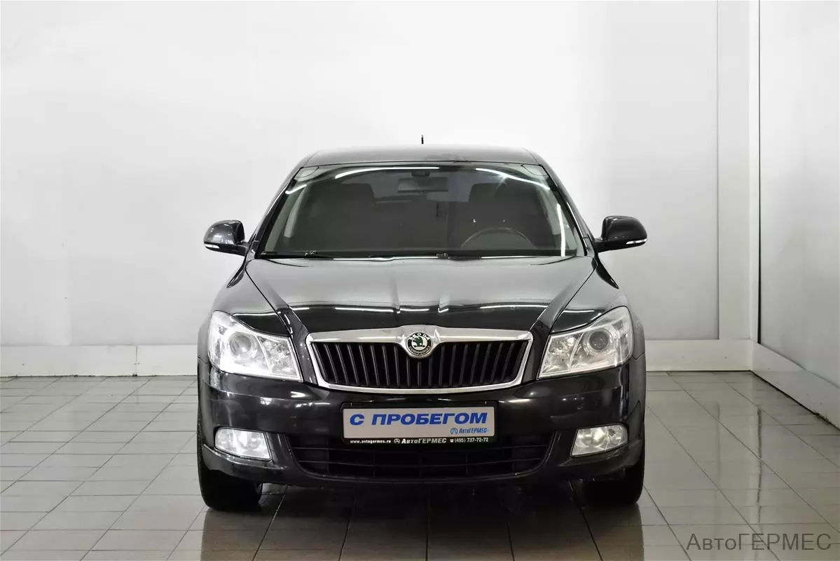 Фото автомобиля SKODA OCTAVIA, 2010 — госномер Н105ЕР180. Цвет: ЧЕРНЫЙ