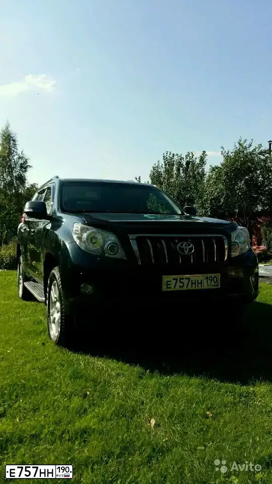 Фото автомобиля TOYOTA LANDCRUISER, 2010 — госномер Е757НН190. Цвет: ТЕМНО-СЕРЫЙ