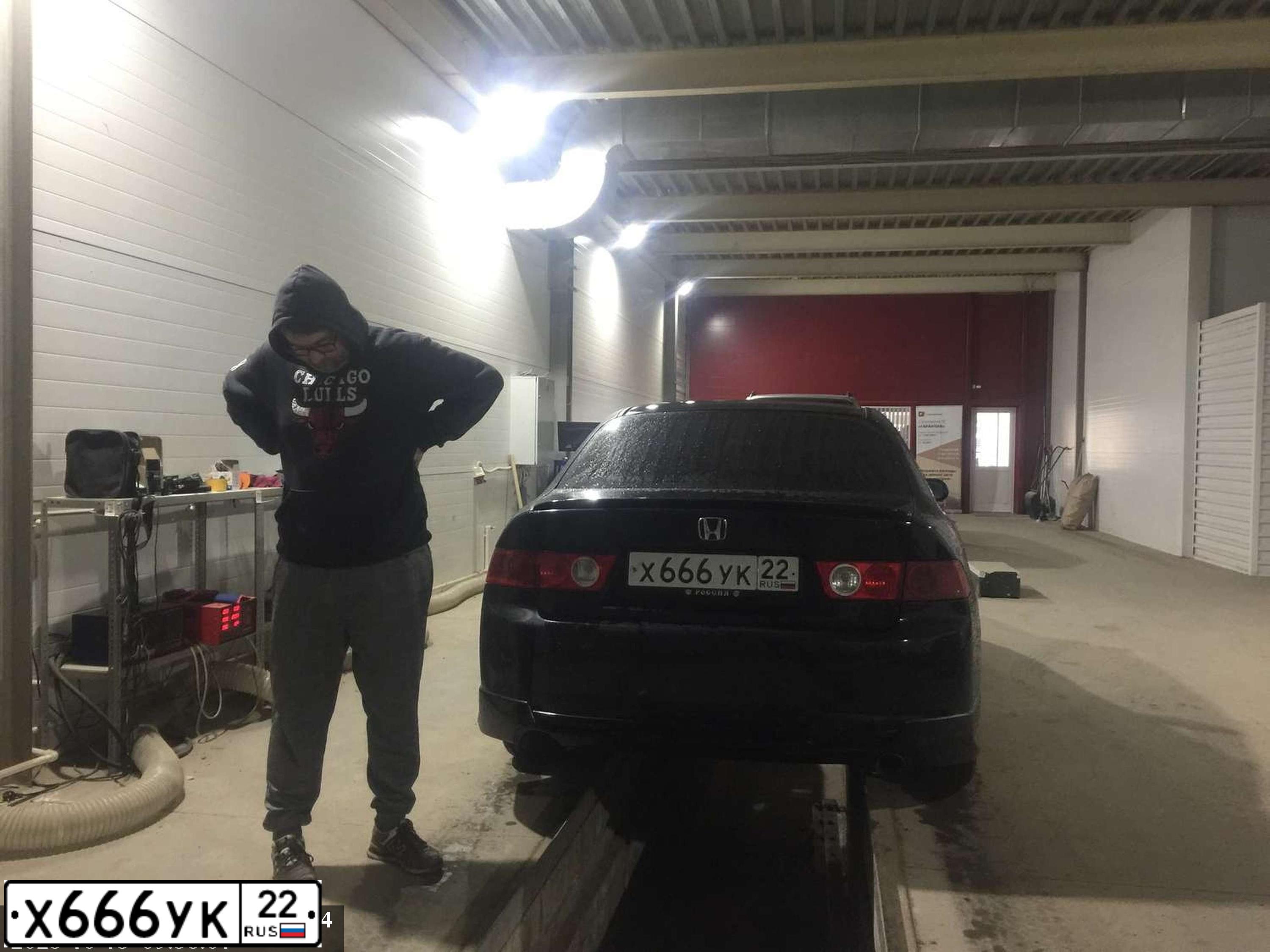 Фото автомобиля AUDI Q7, 2008 — госномер В996НА122. Цвет: Темно-синий