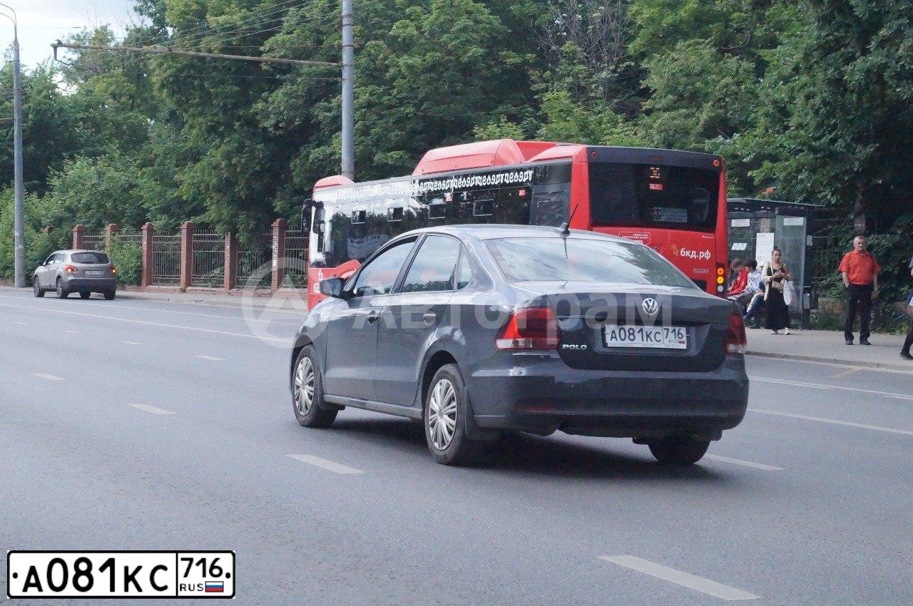 Фото автомобиля VOLKSWAGEN POLO, 2017 — госномер А081КС716. Цвет: Серый