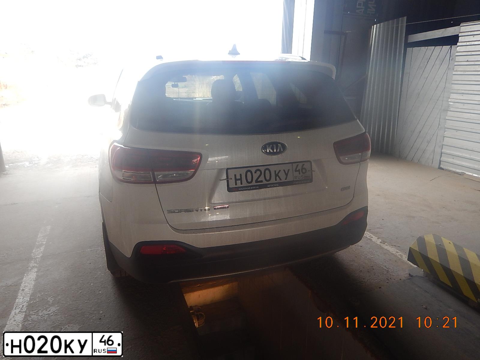 Фото автомобиля KIA SORENTO, 2014 — госномер О375ВМ46. Цвет: Белый