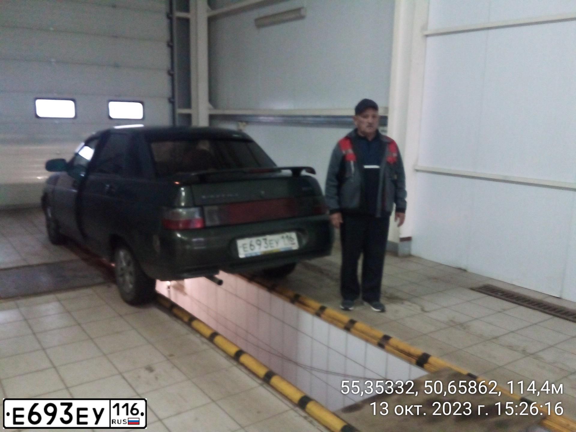 Фото автомобиля LADA 2110 LADA, 2005 — госномер Е693ЕУ116. Цвет: ЗОЛОТИСТО-ТЕМНО-ЗЕЛЕНЫЙ
