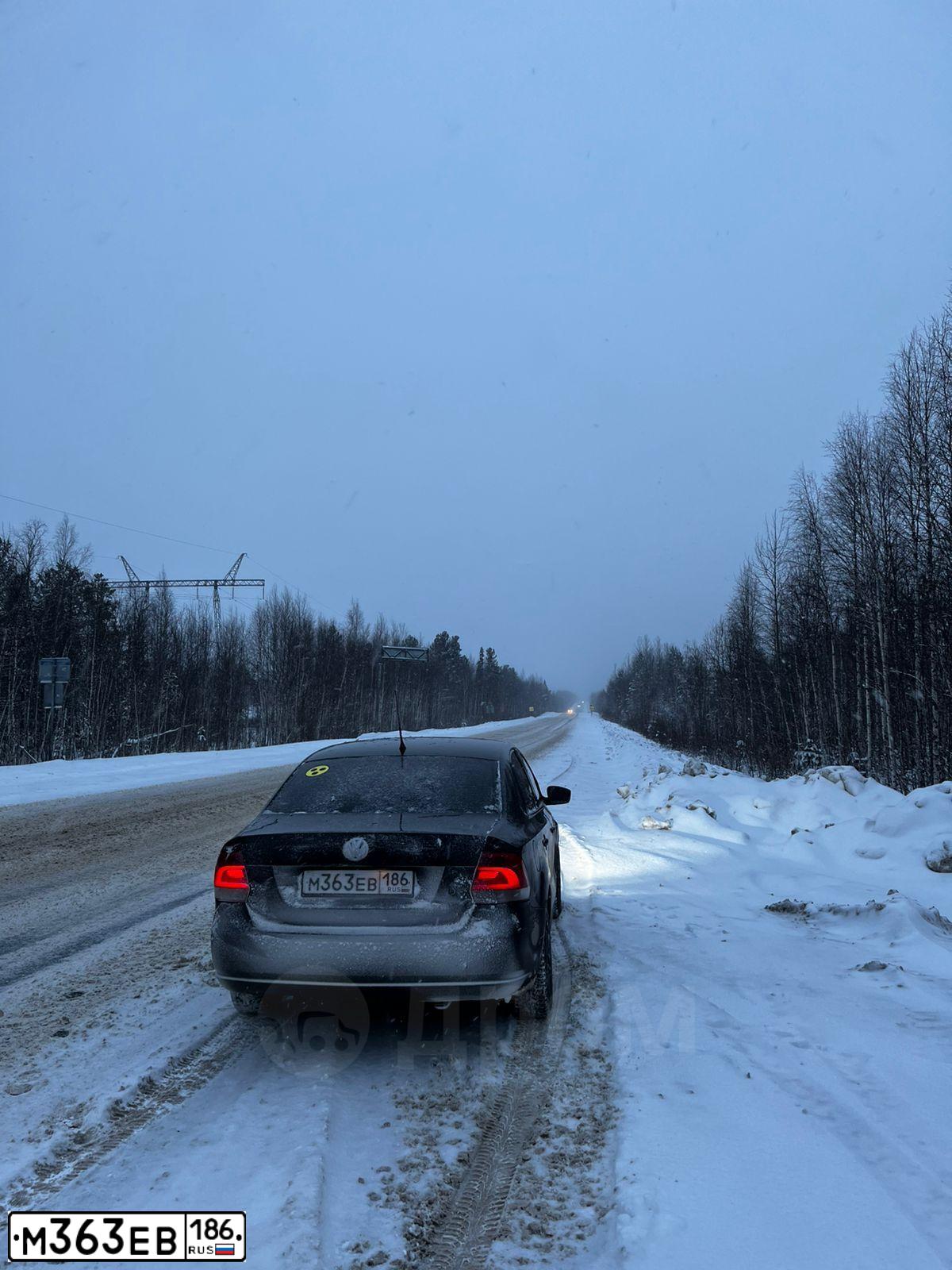 Фото автомобиля VOLKSWAGEN POLO, 2010 — госномер М363ЕВ186. Цвет: ЧЕРНЫЙ
