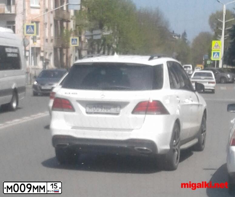 Фото автомобиля MERCEDES GLE-KLASSE, 2017 — госномер М009ММ15. Цвет: Белый