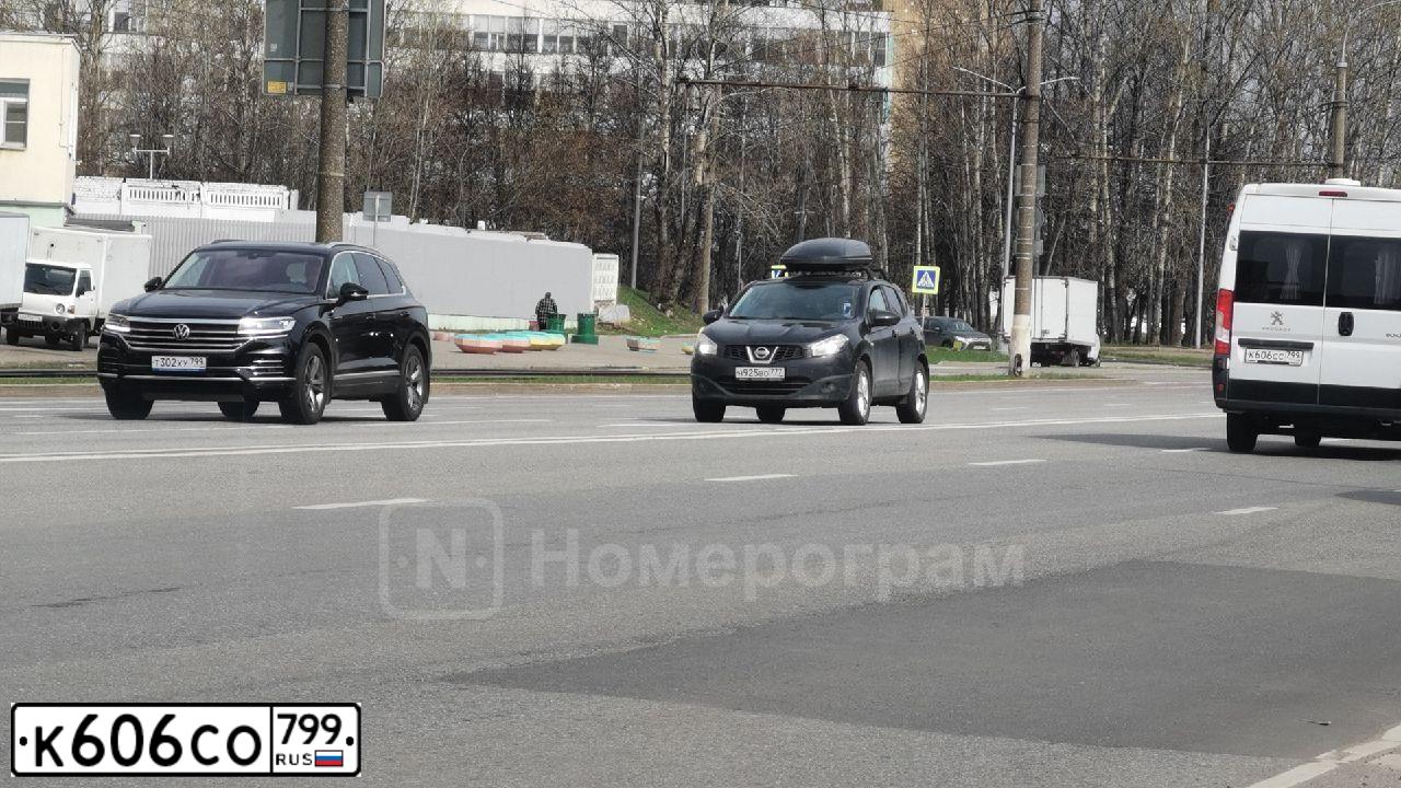 Фото автомобиля SKODA OCTAVIA, 2018 — госномер Н272ЕХ799. Цвет: ЯРКО-СИНИЙ
