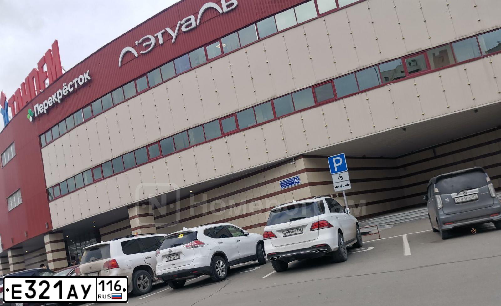 Фото автомобиля NISSAN X-TRAIL, 2017 — госномер Е321АУ116. Цвет: БЕЛЫЙ