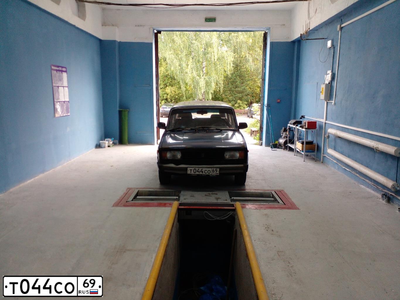 Фото автомобиля LADA 2104 LADA, 2004 — госномер Е250РЕ97. Цвет: ТЕМНО-СИНИЙ
