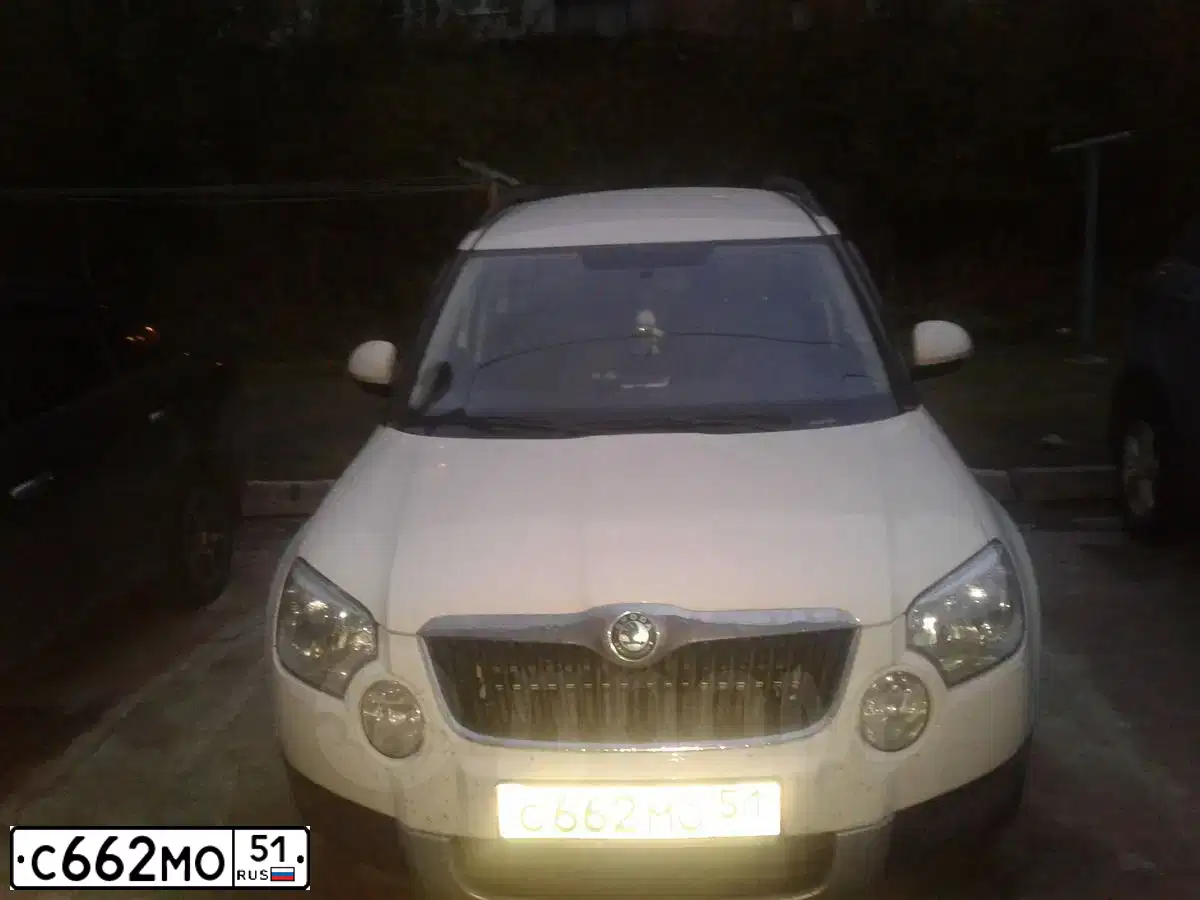 Фото автомобиля SKODA YETI, 2012 — госномер А994УР51. Цвет: Белый