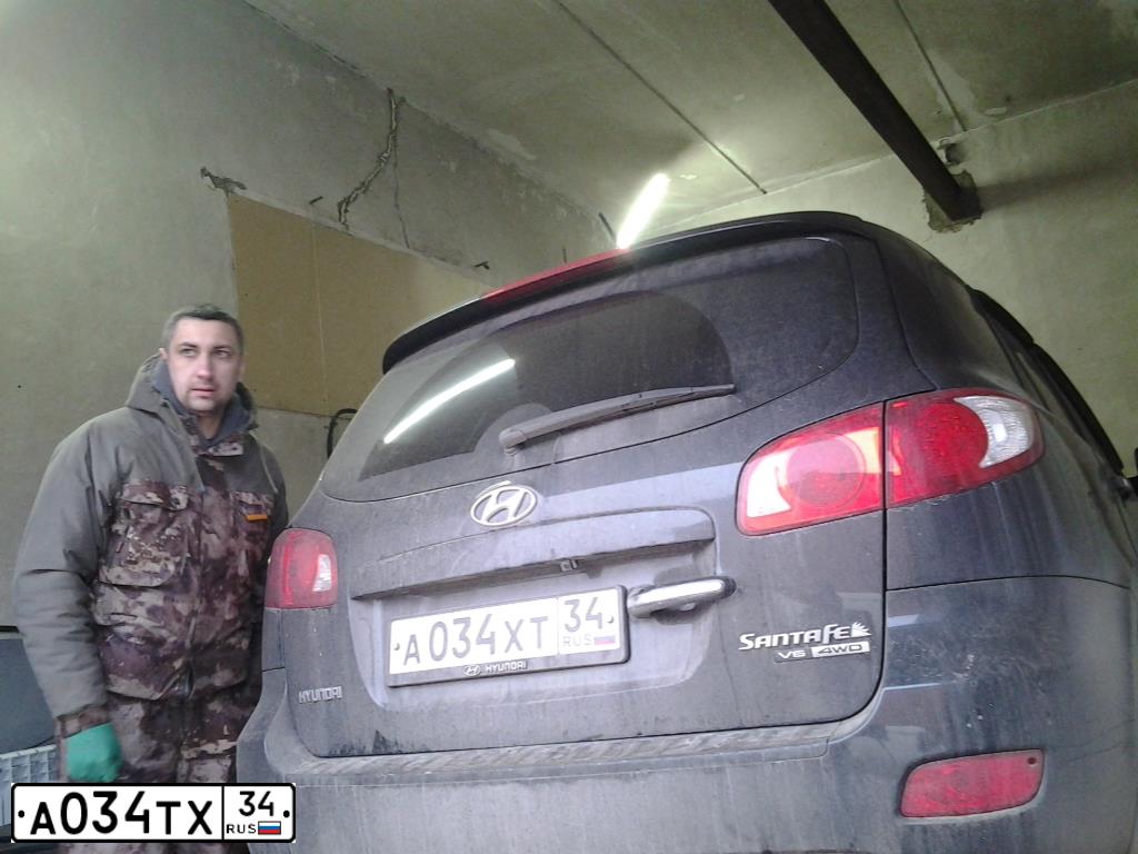 Фото автомобиля HYUNDAI SANTA FE, 2008 — госномер А034ХТ34. Цвет: ЧЕРНЫЙ