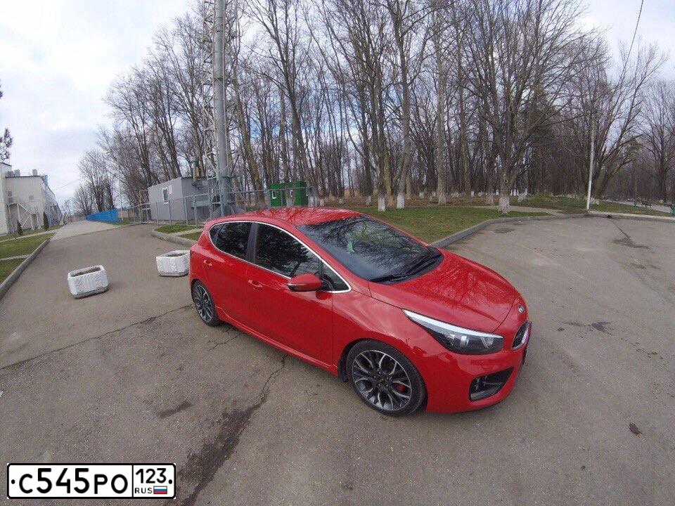 Фото автомобиля KIA CEE'D, 2014 — госномер К057СУ126. Цвет: Красный