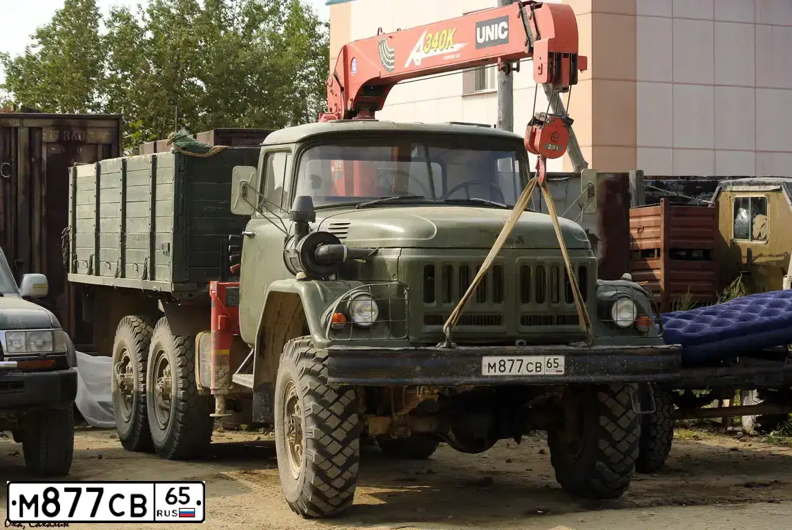 Фото автомобиля UAZ 3741, 2003 — госномер М960ТЕ65. Цвет: БЕЛАЯ НОЧЬ