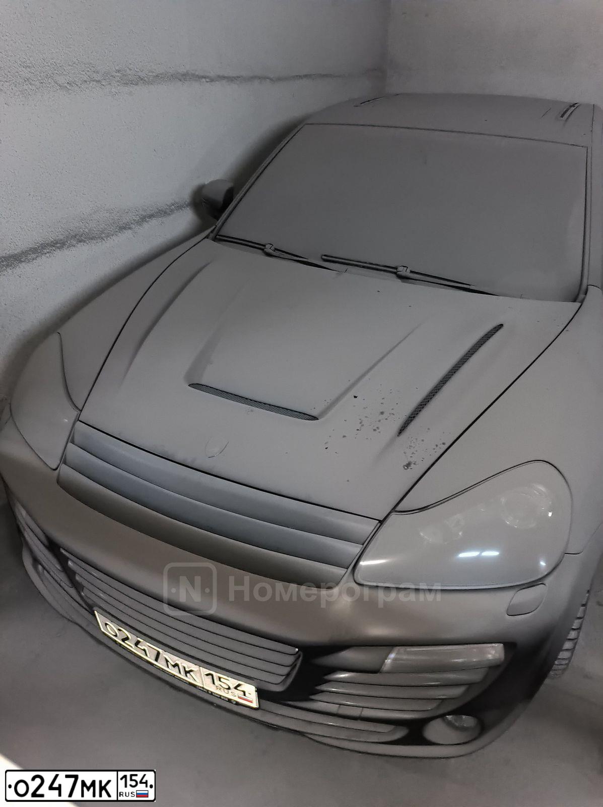 Фото автомобиля PORSCHE CAYENNE, 2008 — госномер О247МК154. Цвет: ЧЕРНЫЙ