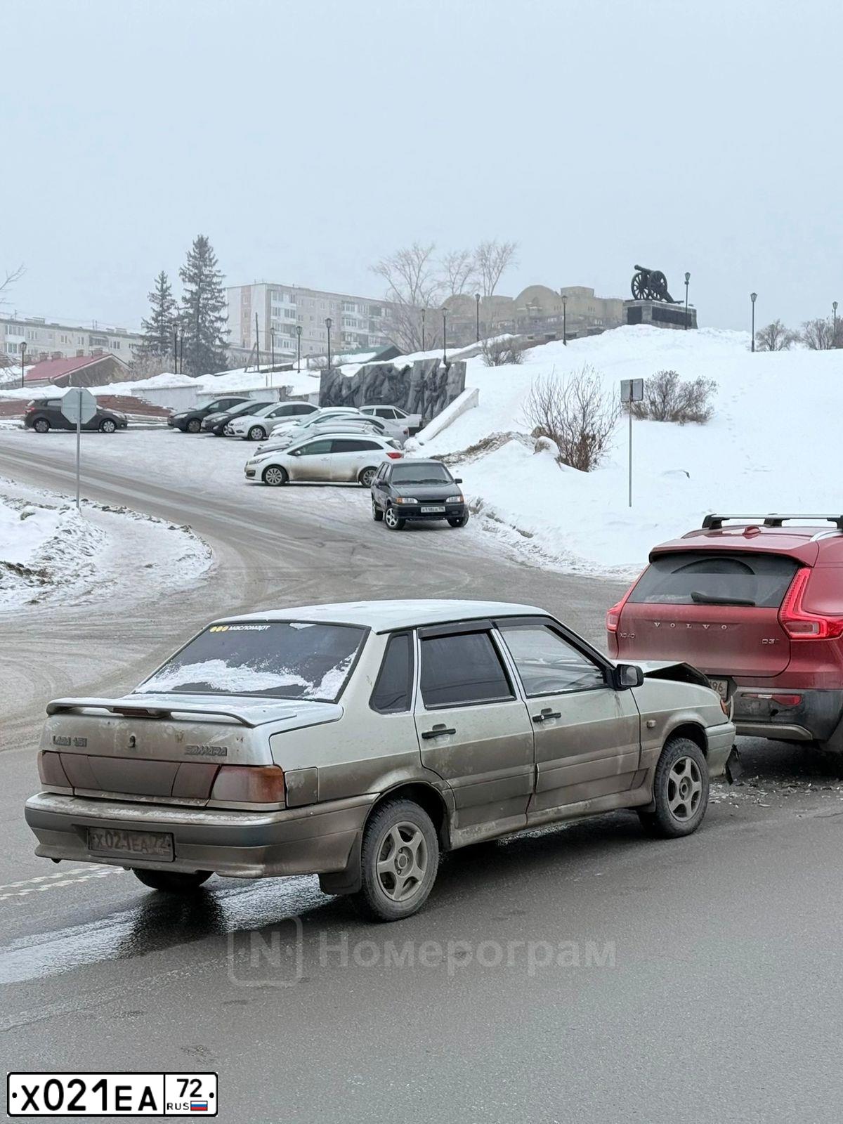 Фото автомобиля LADA 2115 SAMARA, 2005 — госномер Х021ЕА72. Цвет: СВЕТЛО-СЕРЕБРИСТЫЙ