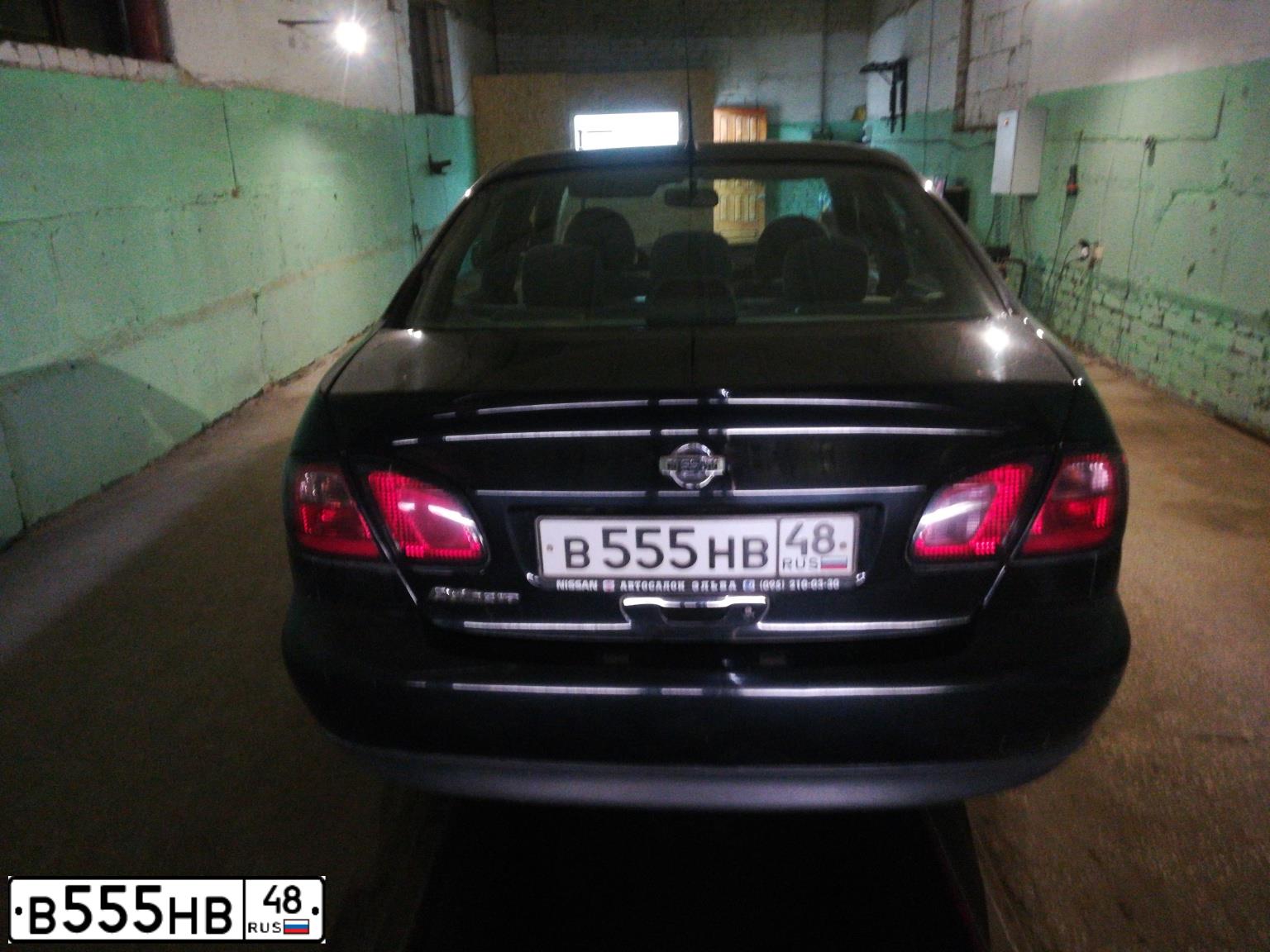 Фото автомобиля NISSAN PRIMERA, 1999 — госномер В555НВ48. Цвет: ЧЕРНЫЙ