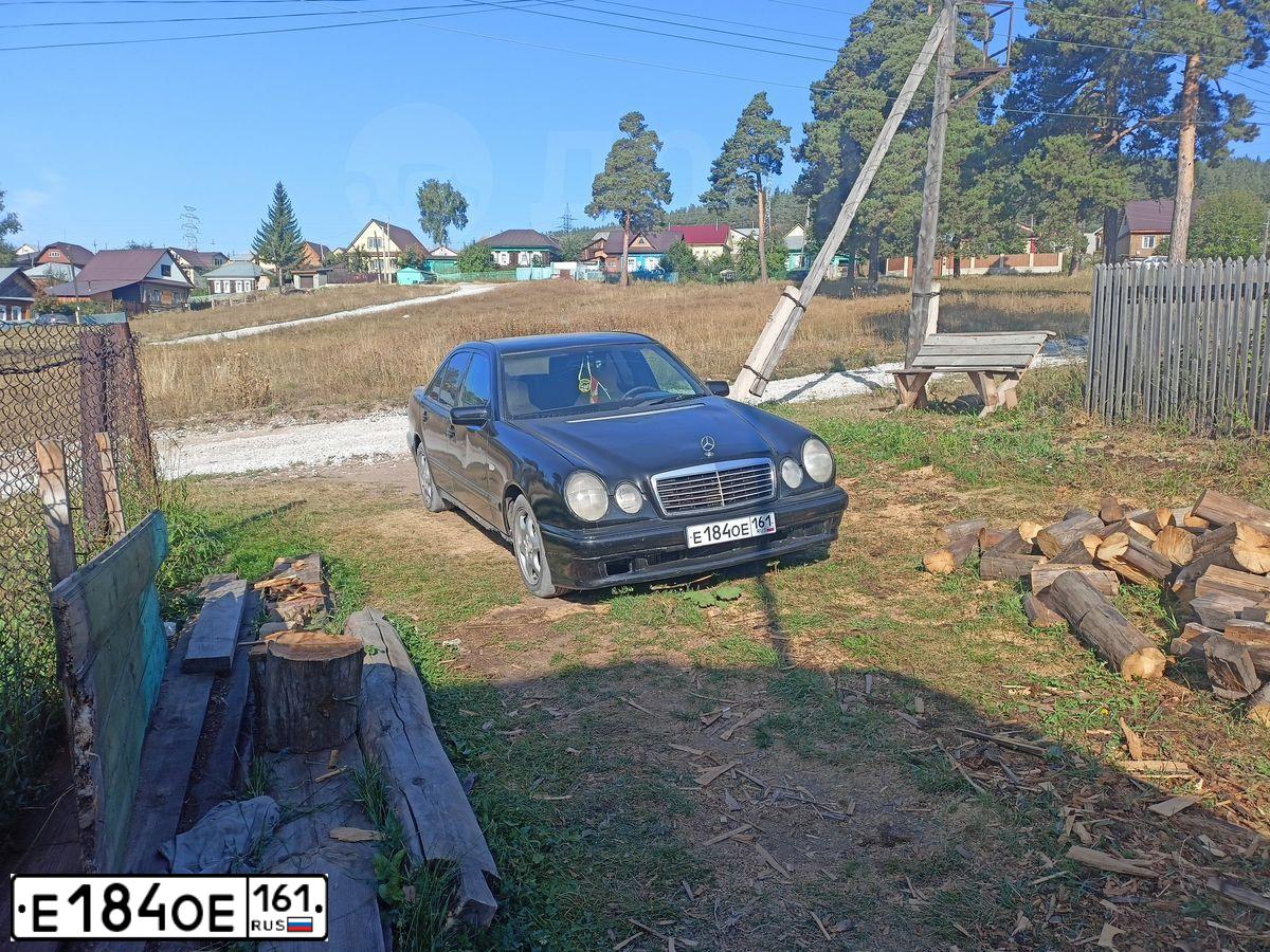 Фото автомобиля MERCEDES E-KLASSE, 1995 — госномер Н710СЕ73. Цвет: ЧЕРНЫЙ
