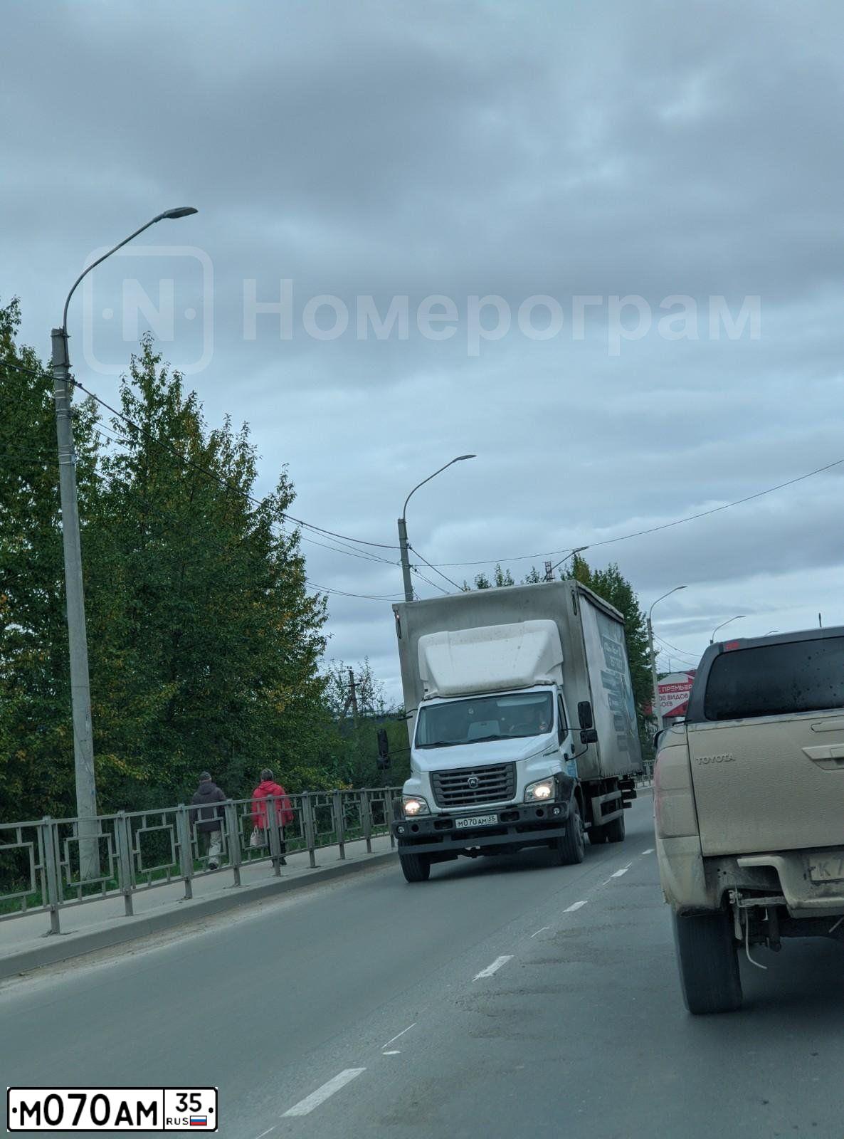 Фото автомобиля GAZ GAZON NEXT, 2018 — госномер Е113НА198. Цвет: Белый