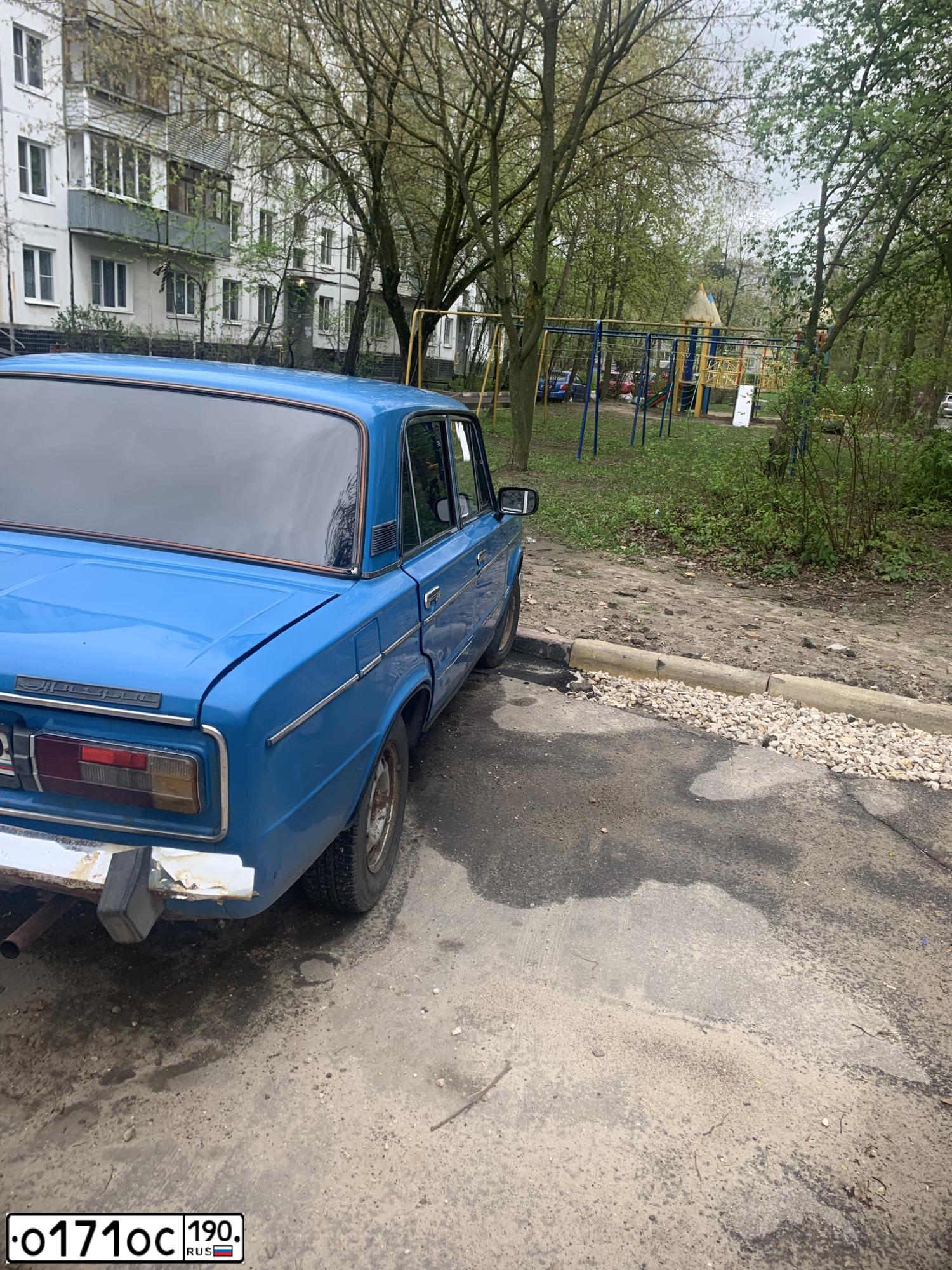 Фото автомобиля ВАЗ 2106, 1996 — госномер О570АТ550. Цвет: ГОЛУБОЙ ЯРКИЙ