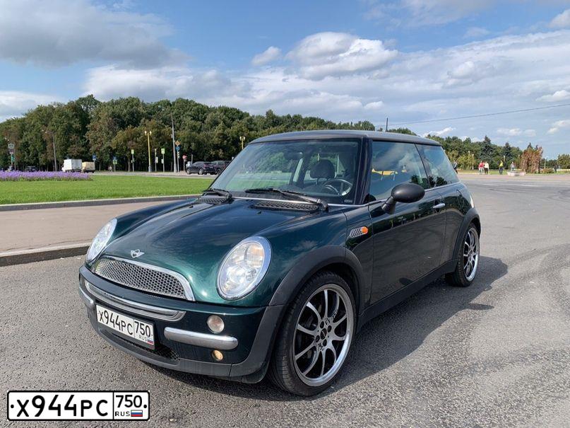 Фото автомобиля MINI MINI, 2003 — госномер М222МО76. Цвет: Темно-зеленый