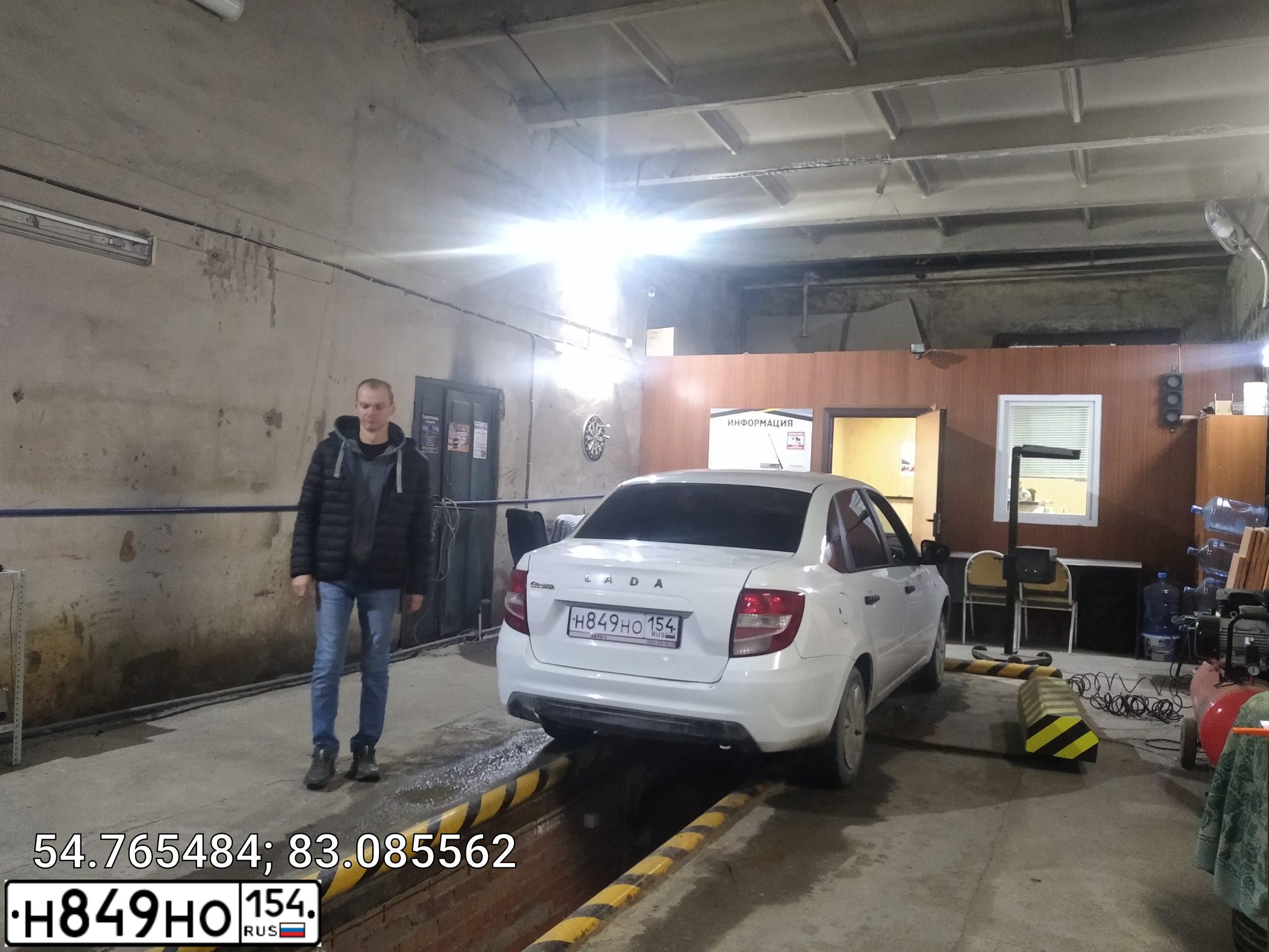 Фото автомобиля LADA 2190 GRANTA, 2019 — госномер Н849НО154. Цвет: БЕЛЫЙ
