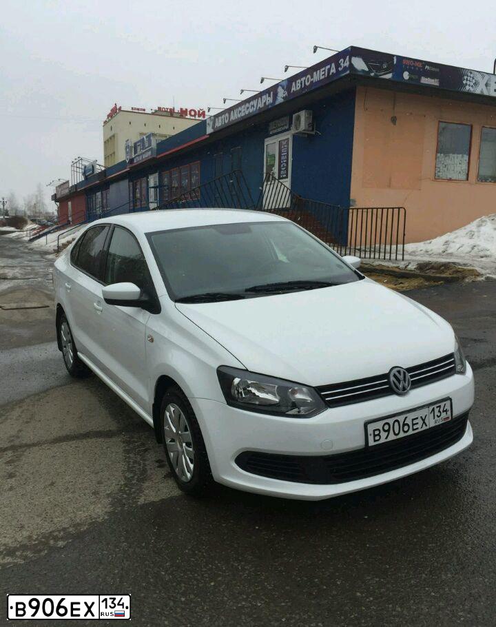 Фото автомобиля VOLKSWAGEN POLO, 2014 — госномер О125ТЕ48. Цвет: Белый