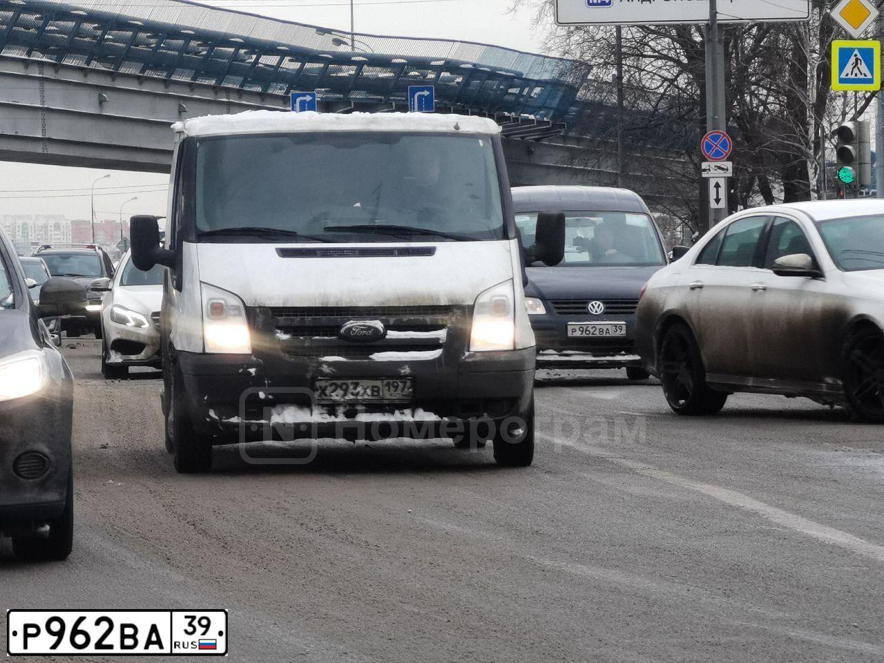 Фото автомобиля VOLKSWAGEN CADDY, 2007 — госномер Р962ВА39. Цвет: ЧЕРНЫЙ