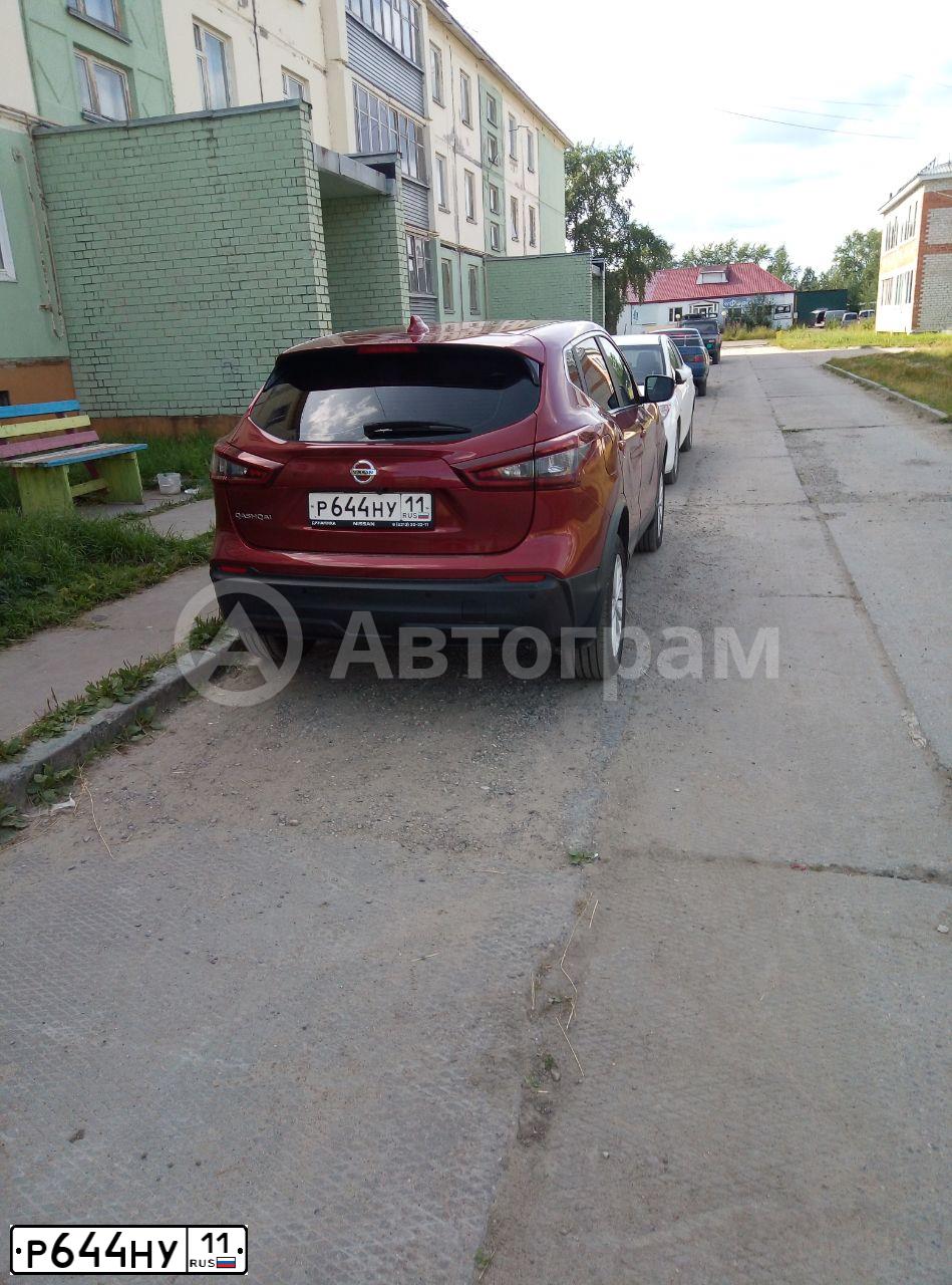 Фото автомобиля NISSAN QASHQAI, 2020 — госномер Р644НУ11. Цвет: Красный