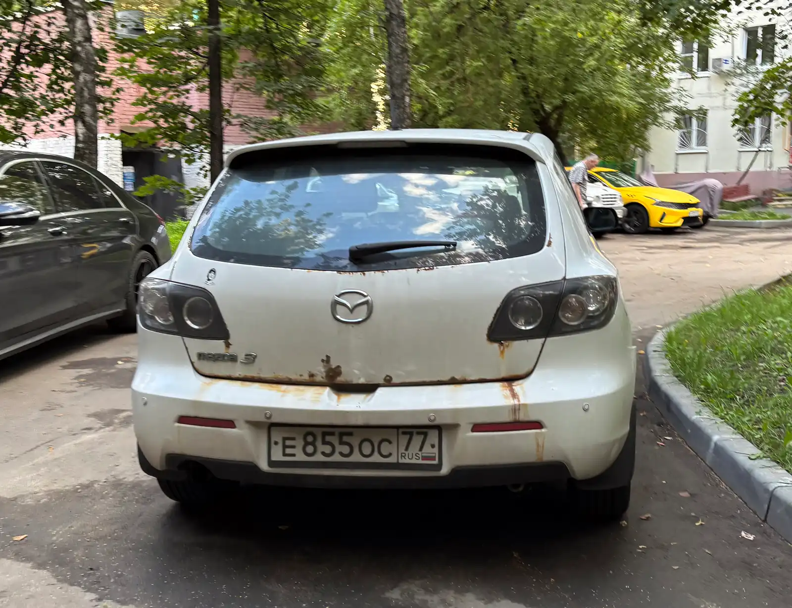 Фото автомобиля MAZDA 3, 2008 — госномер Р999МС150. Цвет: БЕЛЫЙ