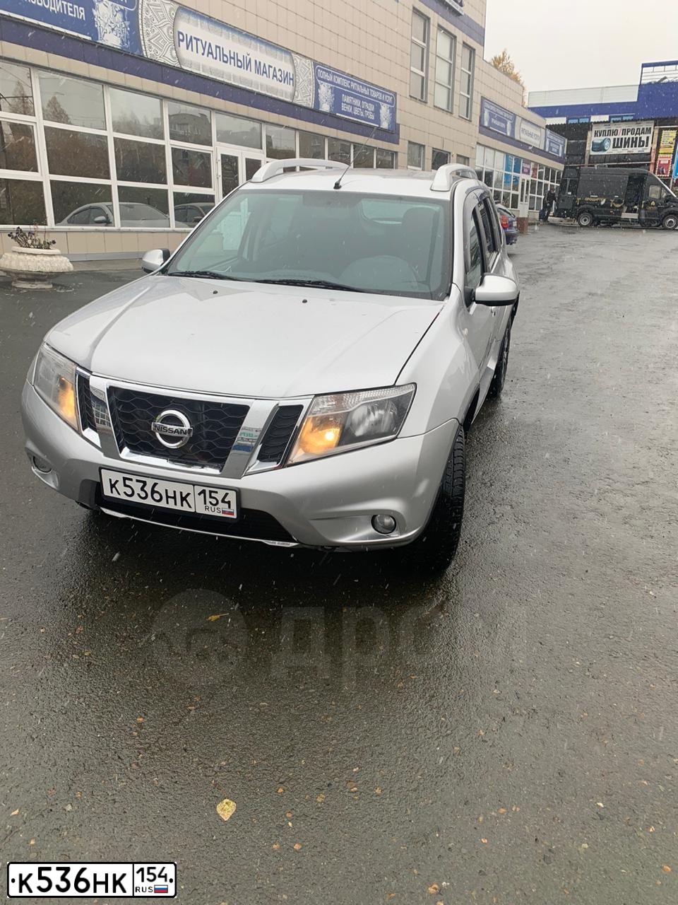 Фото автомобиля NISSAN TERRANO, 2015 — госномер Т215МВ178. Цвет: СЕРЕБРИСТЫЙ