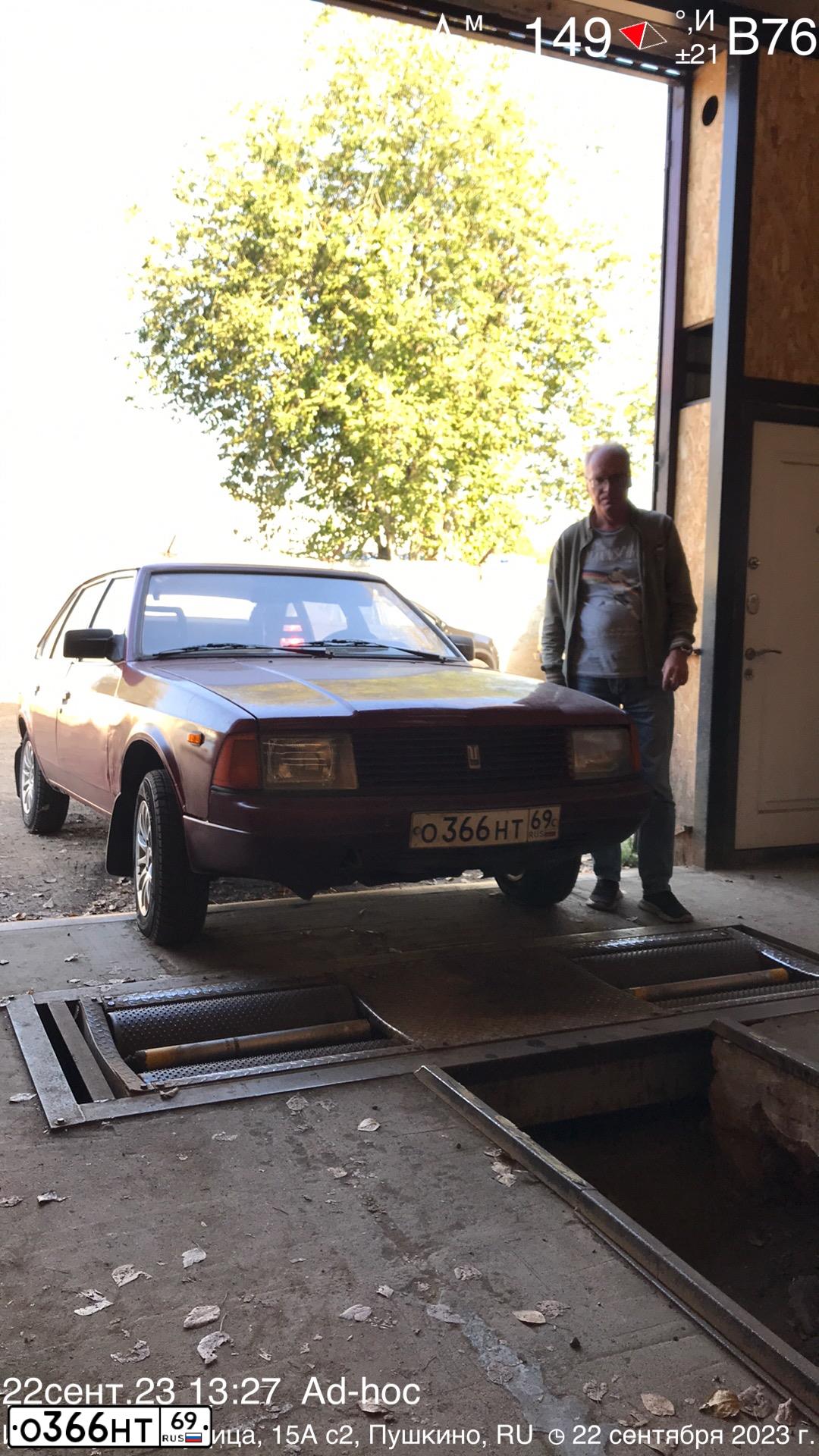 Фото автомобиля AZLK MOSKWITSCH 2141, 1990 — госномер В331ОК797. Цвет: ВИШНЕВЫЙ