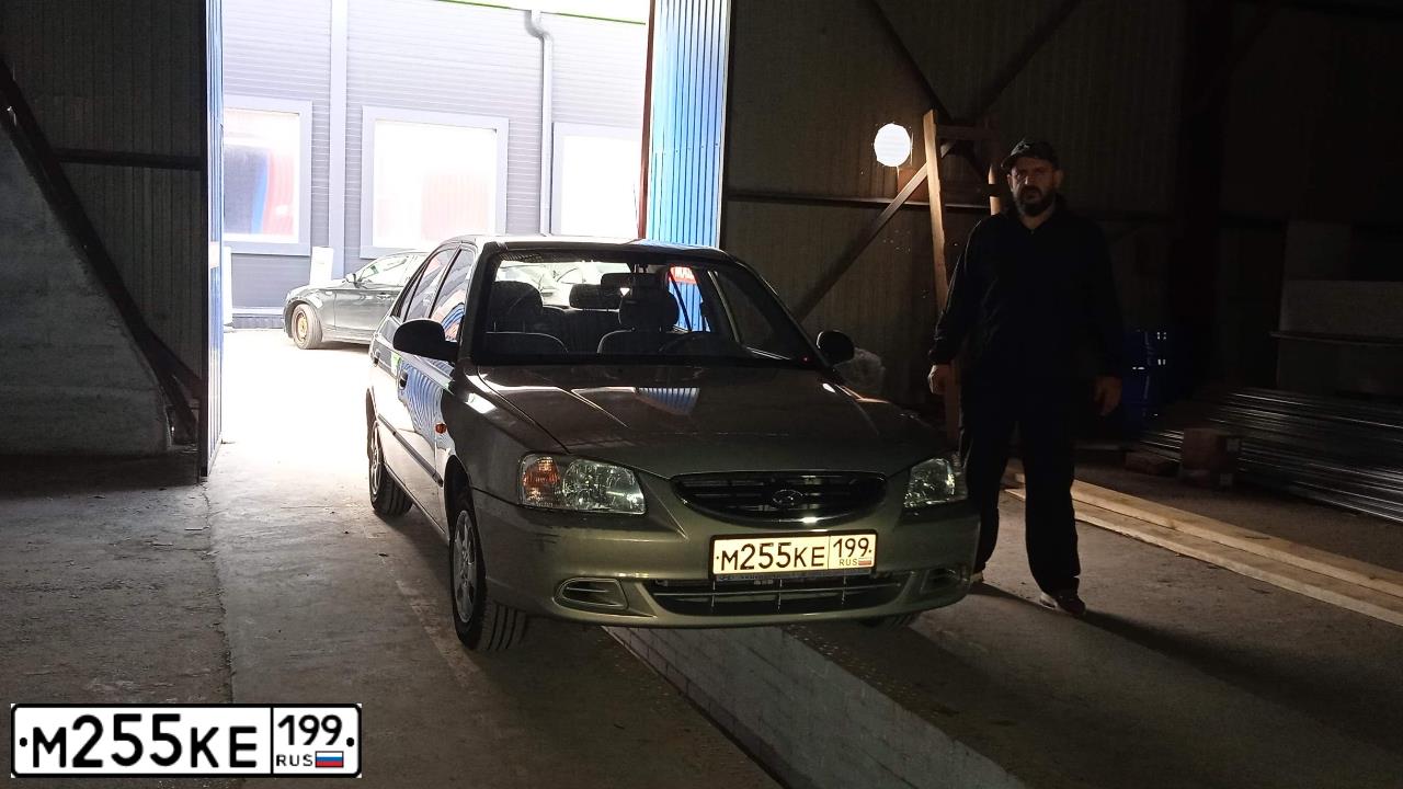 Фото автомобиля TAGAZ ACCENT, 2008 — госномер Р552КО159. Цвет: СВЕТЛО-БЕЖЕВЫЙ
