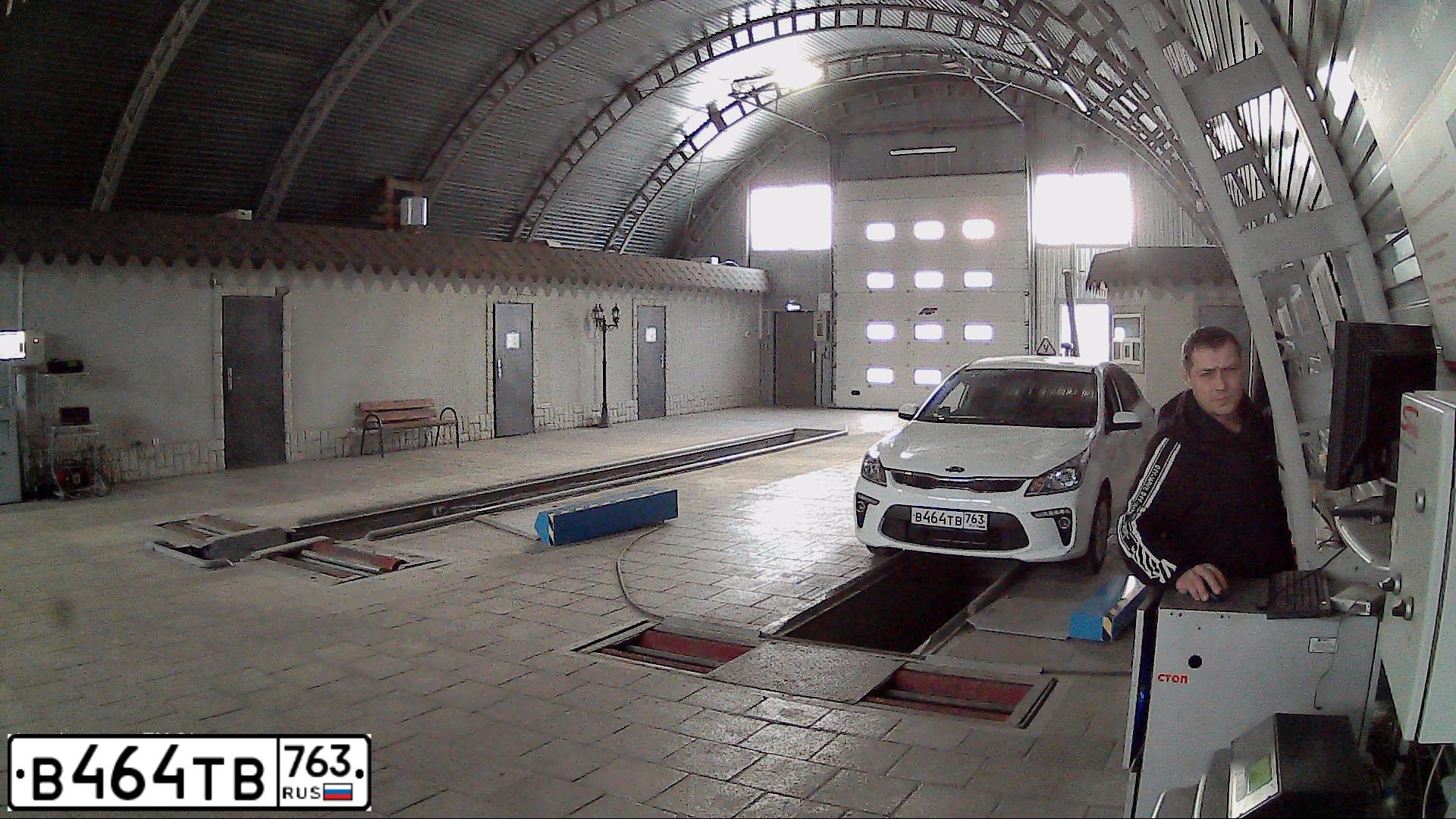 Фото автомобиля KIA RIO, 2019 — госномер В464ТВ763. Цвет: Белый