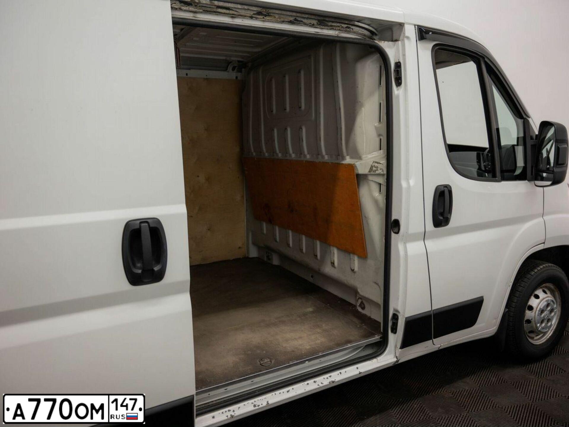 Фото автомобиля PEUGEOT BOXER, 2017 — госномер А770ОМ147. Цвет: Белый