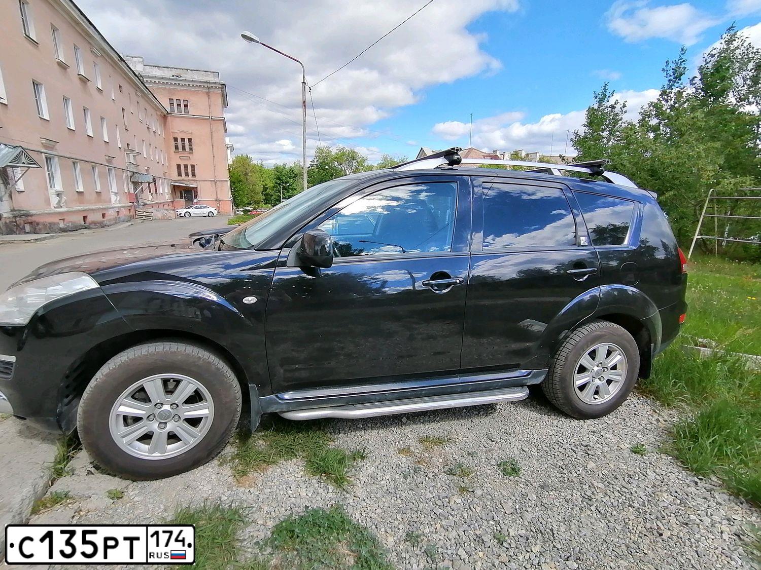 Фото автомобиля CITROEN C-CROSSER, 2011 — госномер Р546ВА50. Цвет: ЧЕРНЫЙ