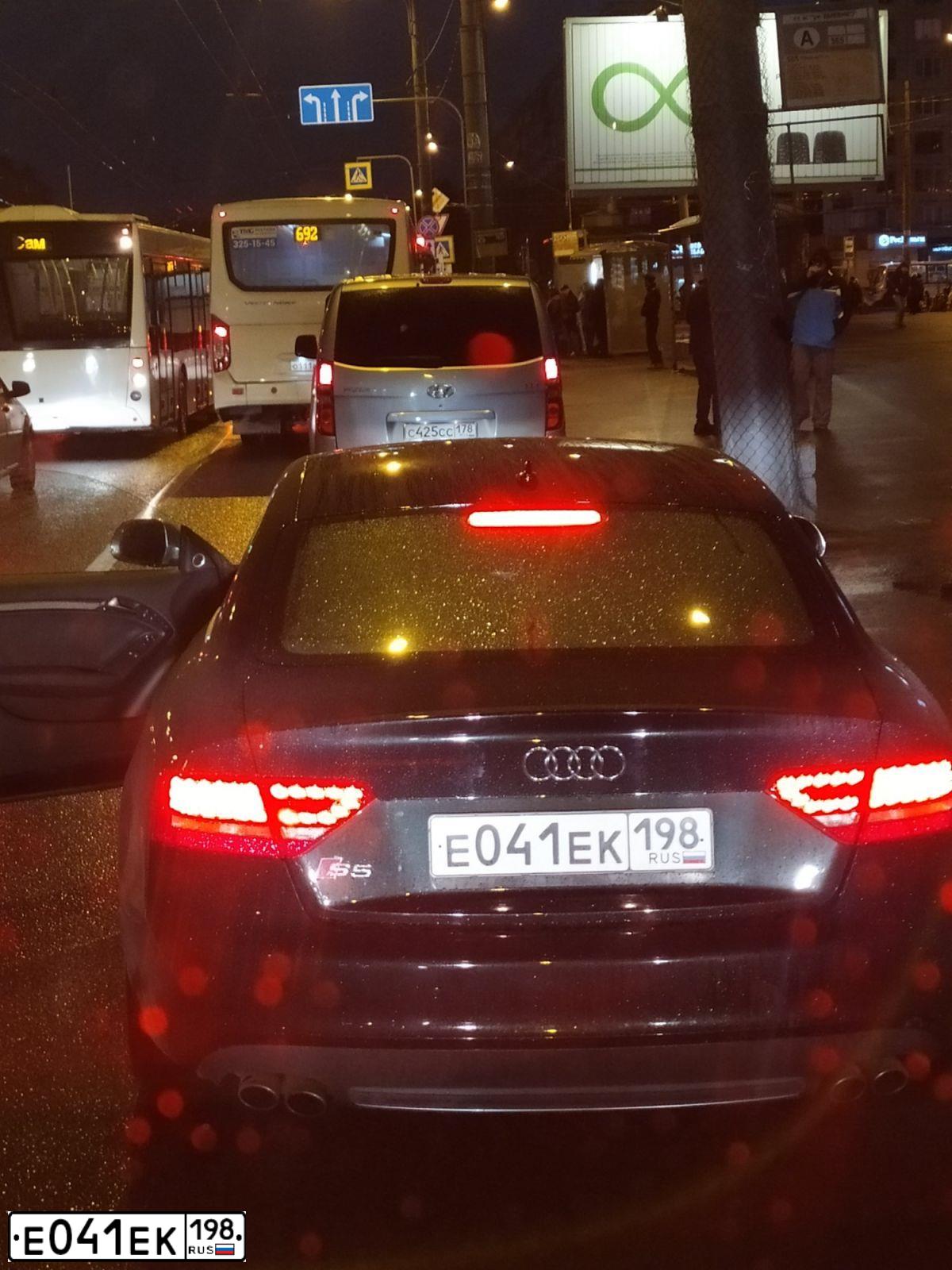 Фото автомобиля AUDI S5, 2009 — госномер М032ЕМ67. Цвет: ЗЕЛЕНЫЙ ХАМЕЛЕОН