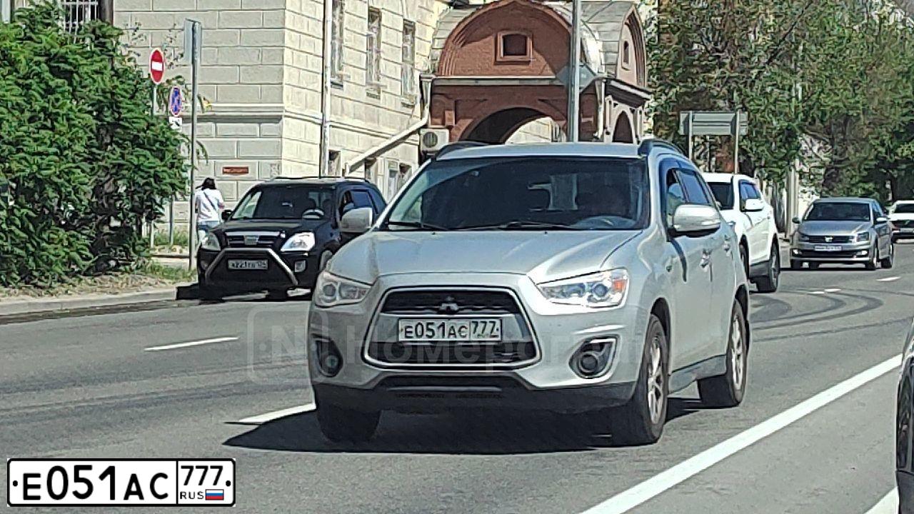 Фото автомобиля MITSUBISHI OUTLANDER, 2017 — госномер Т730НТ761. Цвет: Белый